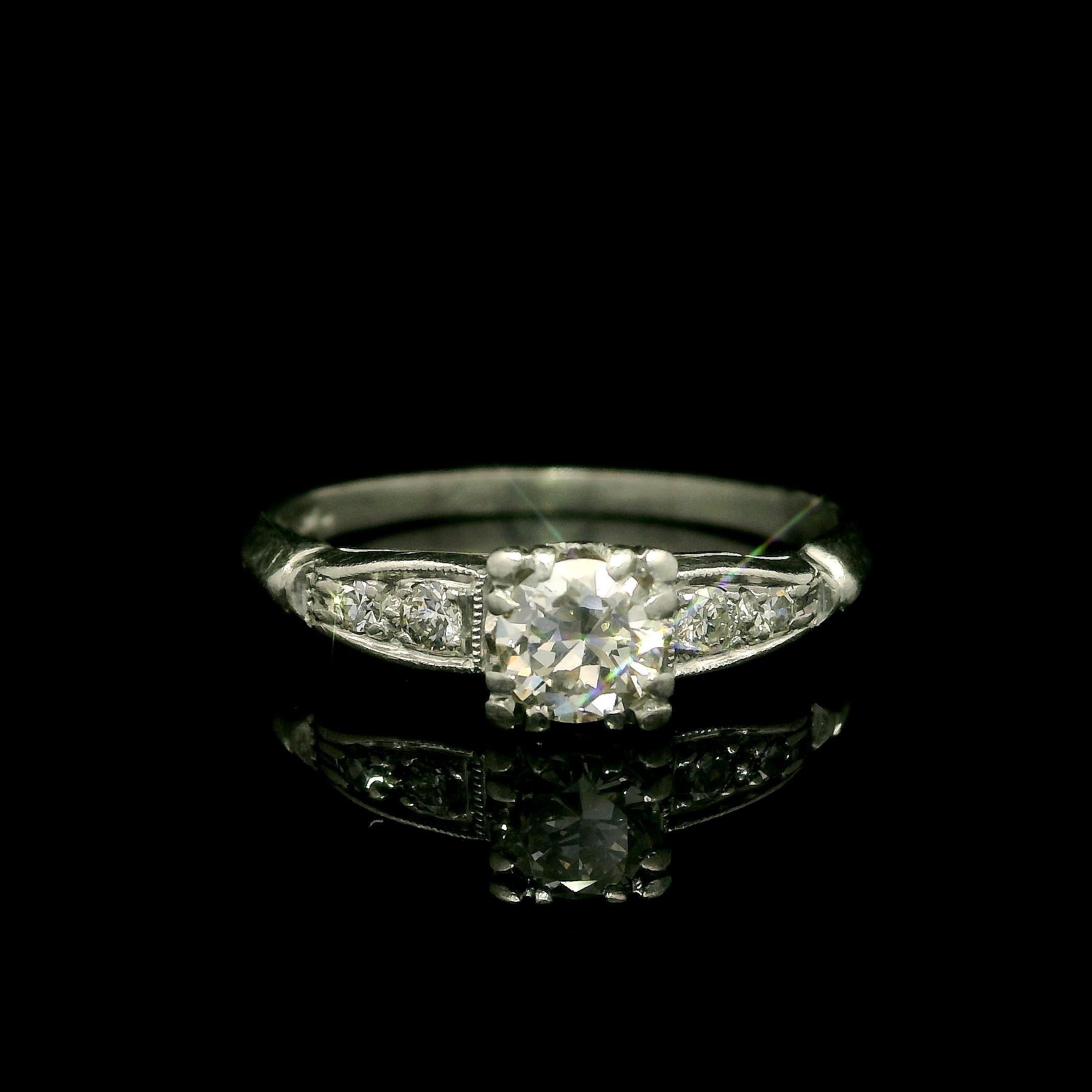 Anello di fidanzamento classico in platino antico Art Deco con diamante da 0,37 ct. in vendita 2