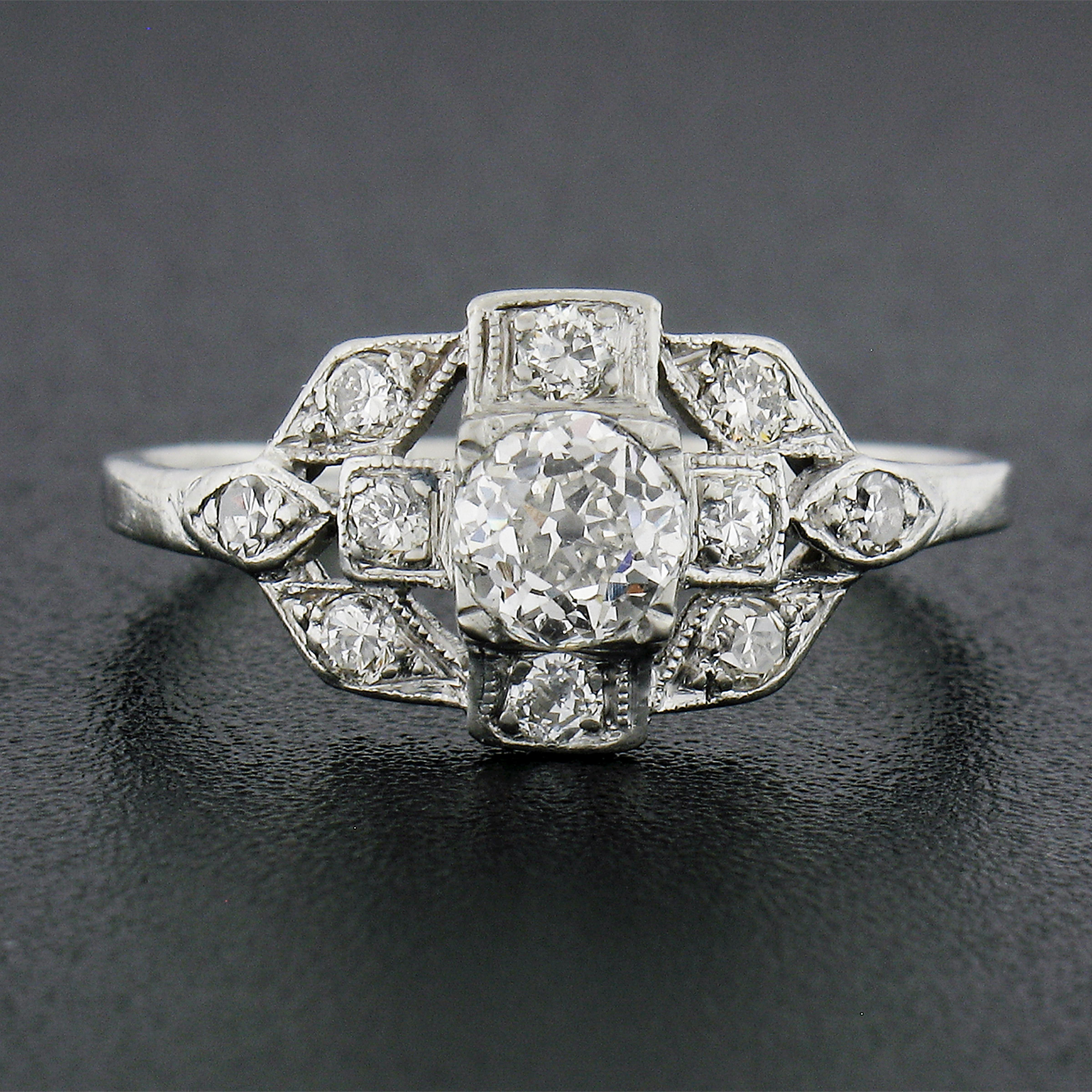 Antiker Art Deco Platin-Verlobungsring, 0,70 Karat GIA, alter Diamant, Milgrain, geätzter Verlobungsring (Art déco) im Angebot