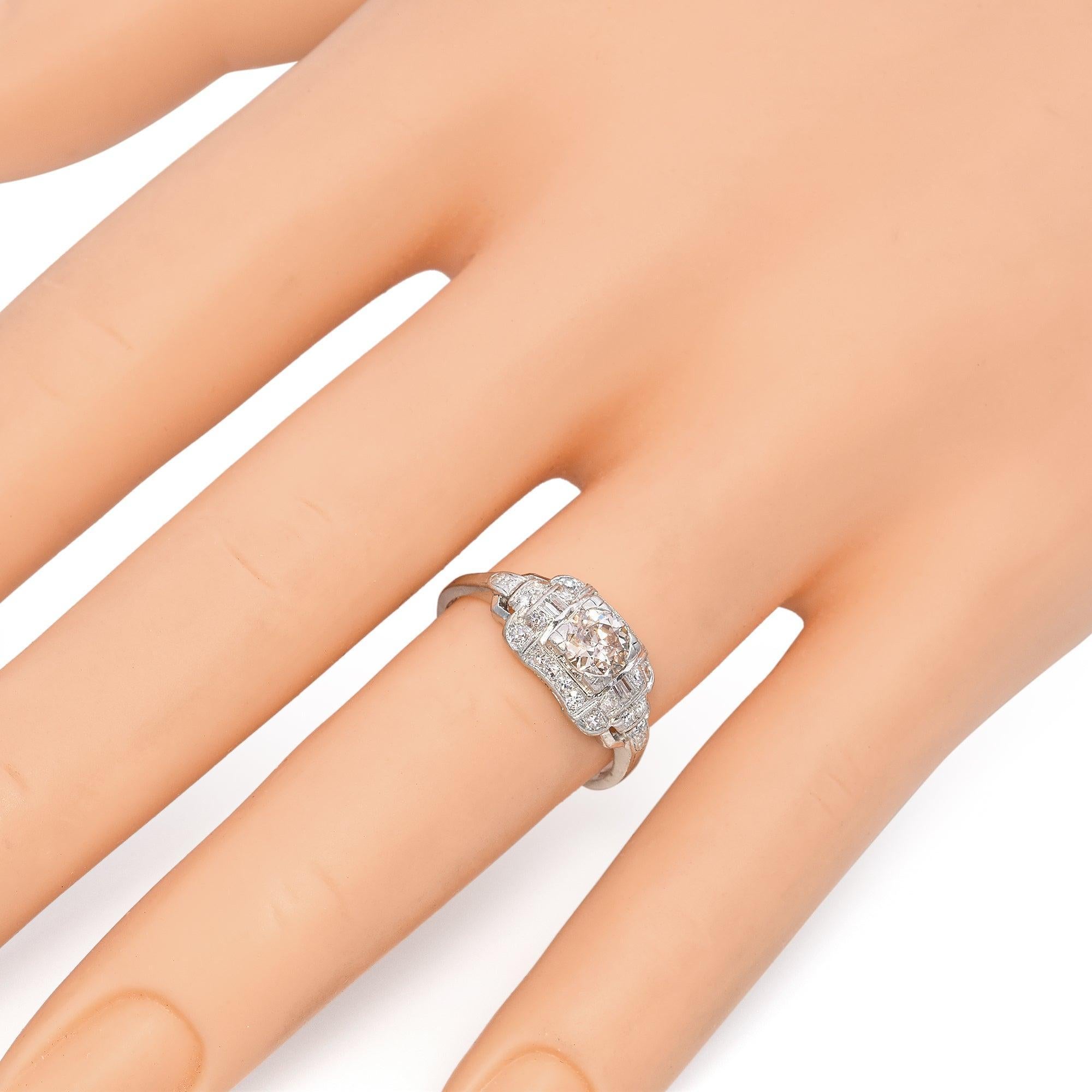 Art Déco Anello di fidanzamento antico in platino Art Deco con diamante da 0,70tcw in vendita