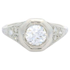 Antiguo Anillo Art Decó Filigrana Octogonal de Platino con Diamantes talla antigua de 0,73 ctw