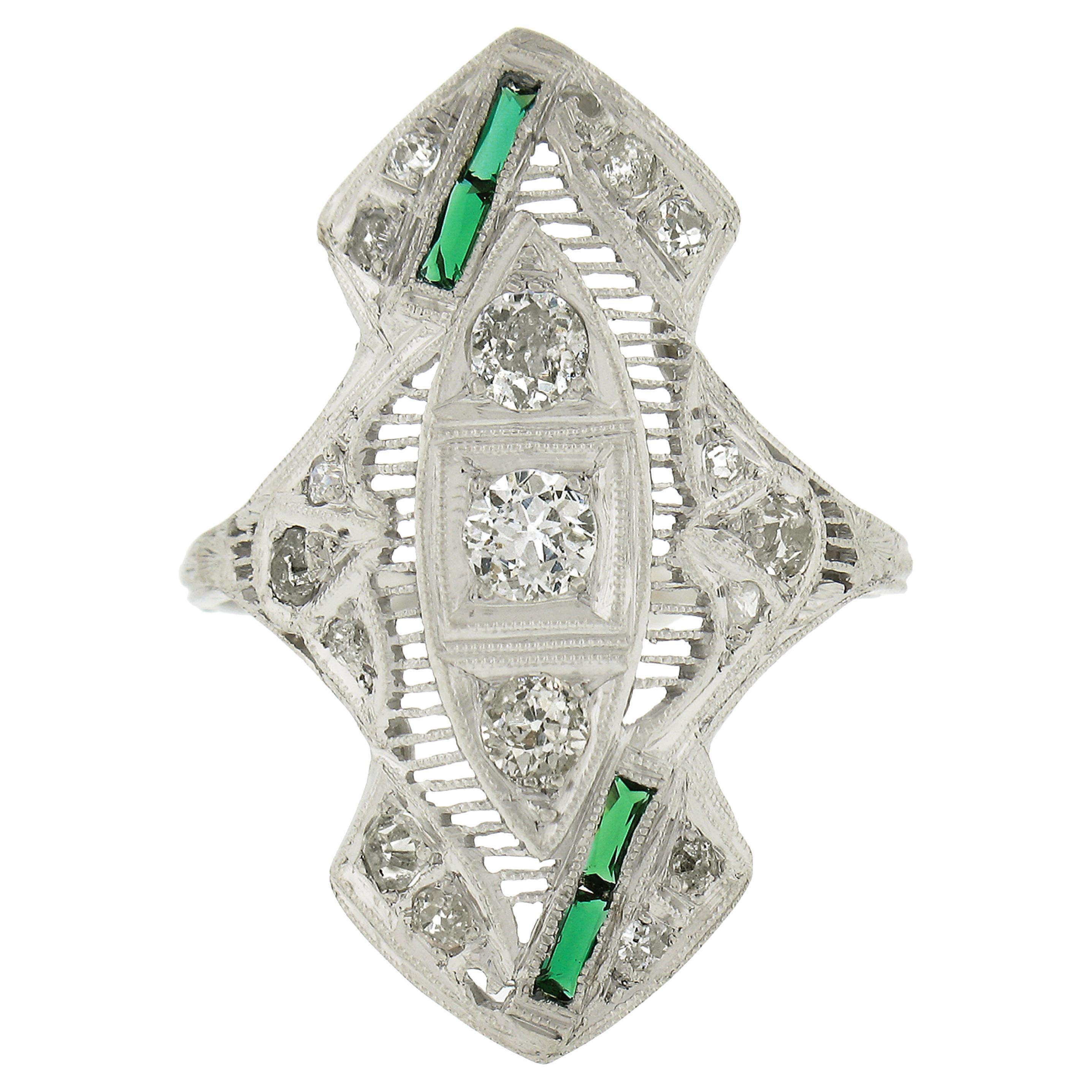 Antiker, langer Art-Déco-Esstellerring aus Platin mit 0.75 Karat alteuropäischem Diamant und Smaragd