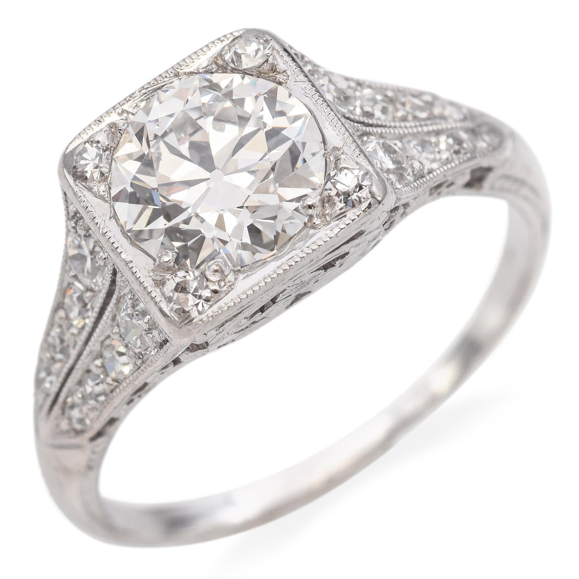 Forma: Rotondo brillante
Misure: 6,25 - 6,44 x 3,70 mm
Peso in carati: 0,96 ct.
Grado di colore: E
Grado di chiarezza: VS1
Grado di taglio: Discreto
Polacco: Molto buono
Simmetria: Discreto
Fluorescenza: Nessuna
Caratteristiche di chiarezza: Piuma,