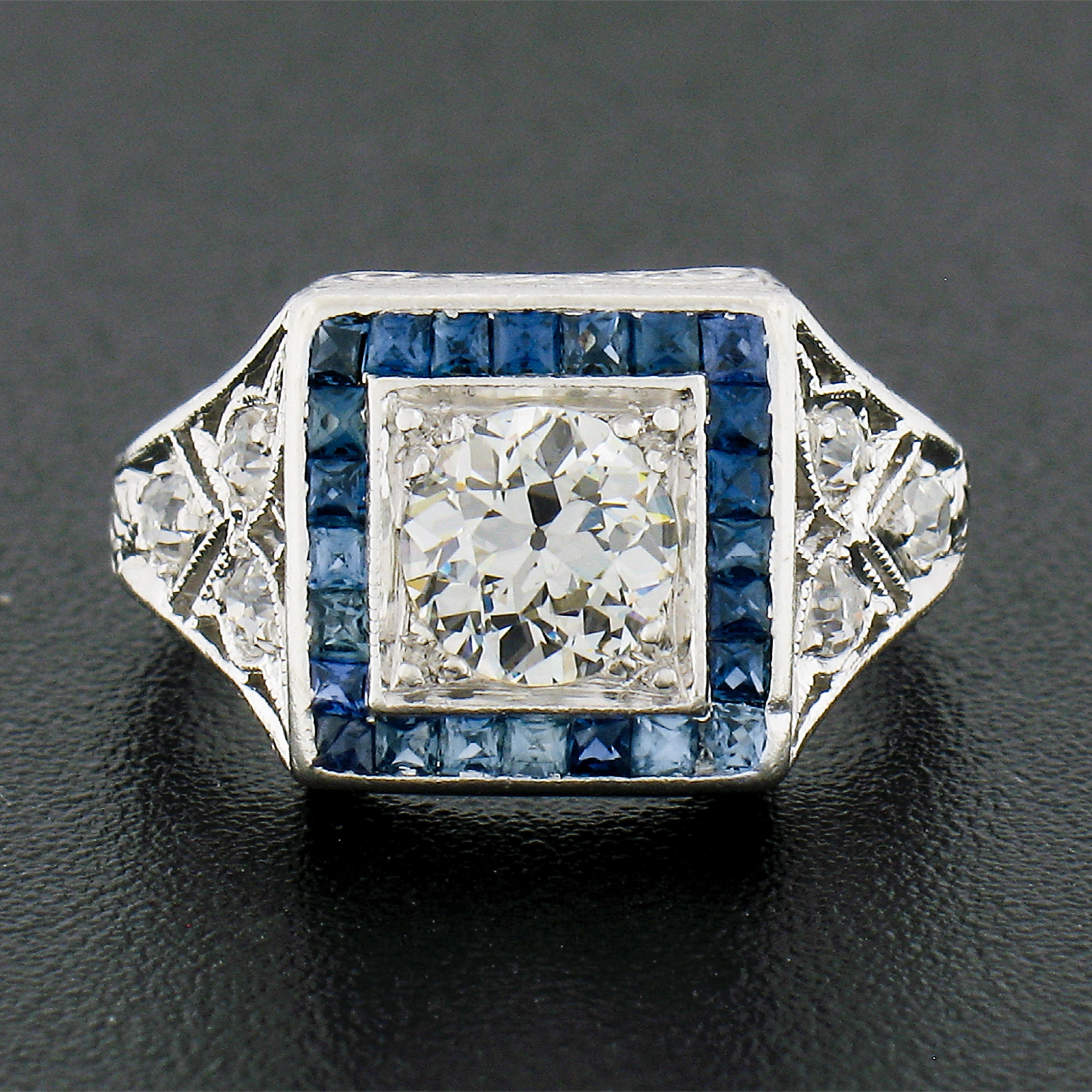 Taille carrée Bague de fiançailles Art déco ancienne en platine avec diamants et saphirs européens 1,42 carat en vente