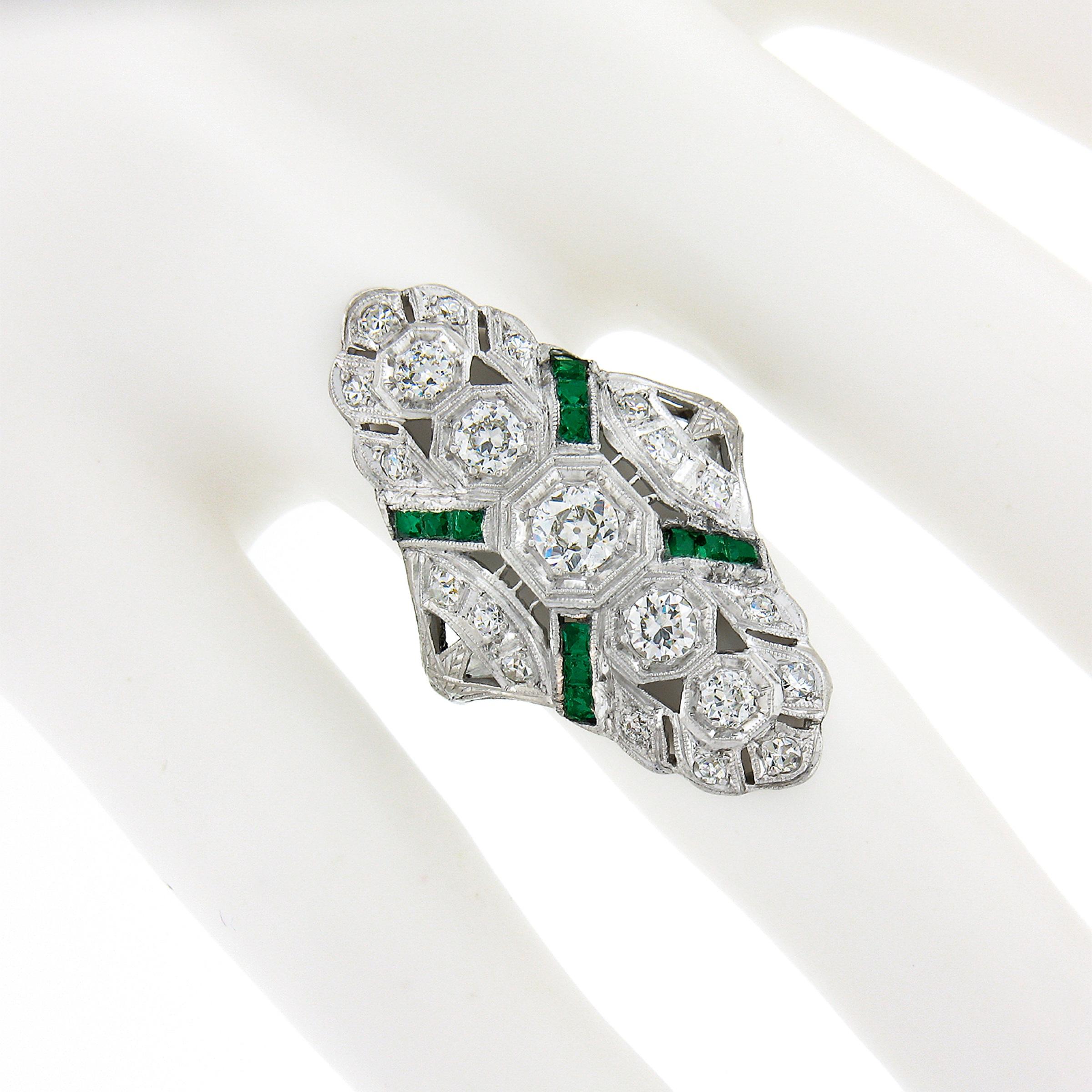 Antiker, langer Art-Déco-Esstellerring aus Platin mit 1.44 Karat alteuropäischem Diamant und Smaragd (Alteuropäischer Schliff)