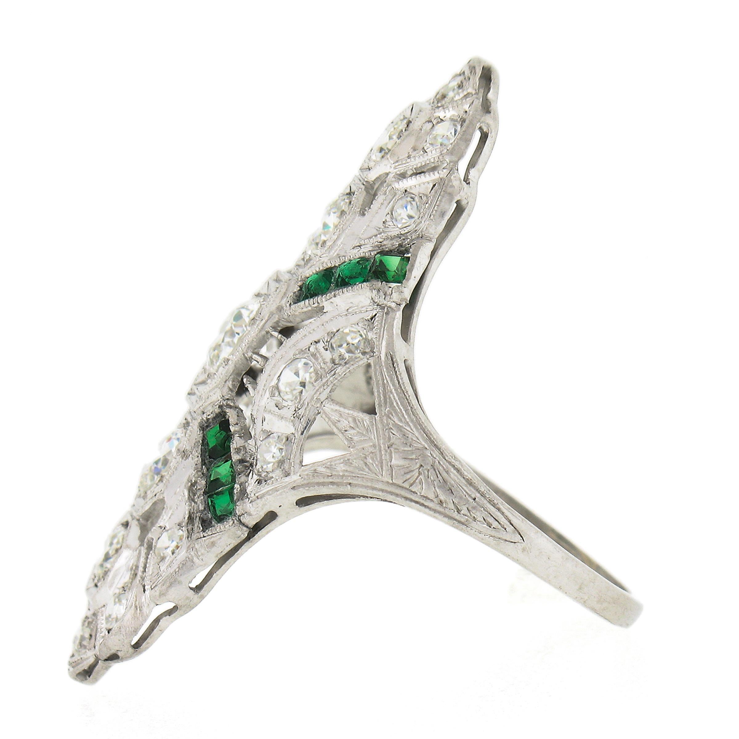 Antiker, langer Art-Déco-Esstellerring aus Platin mit 1.44 Karat alteuropäischem Diamant und Smaragd Damen