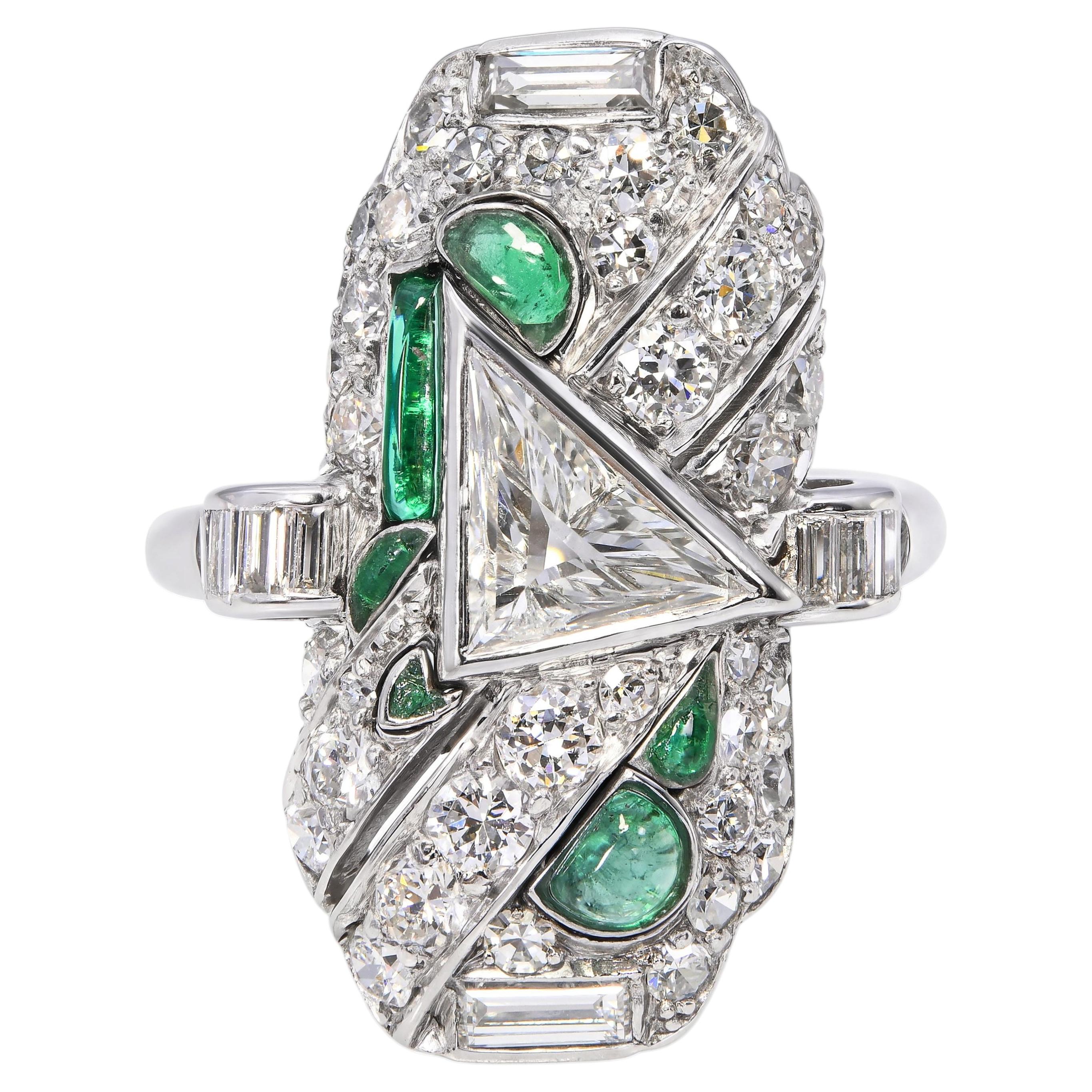 Antiker Art-Déco-Ring aus Platin mit Diamanten und Smaragden (1,58 Karat)