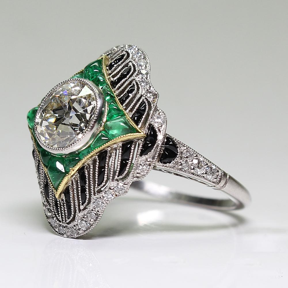 Women's or Men's Antique Art Deco Platinum 1.66 Carat Diamond - Emerald and Onyx Ring