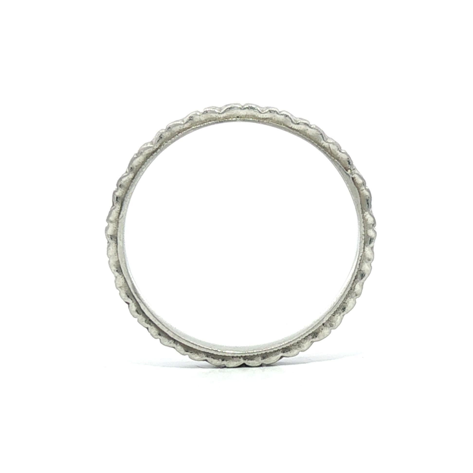 Art déco Bague ancienne en platine 1.9mm à motif floral Taille 4.5