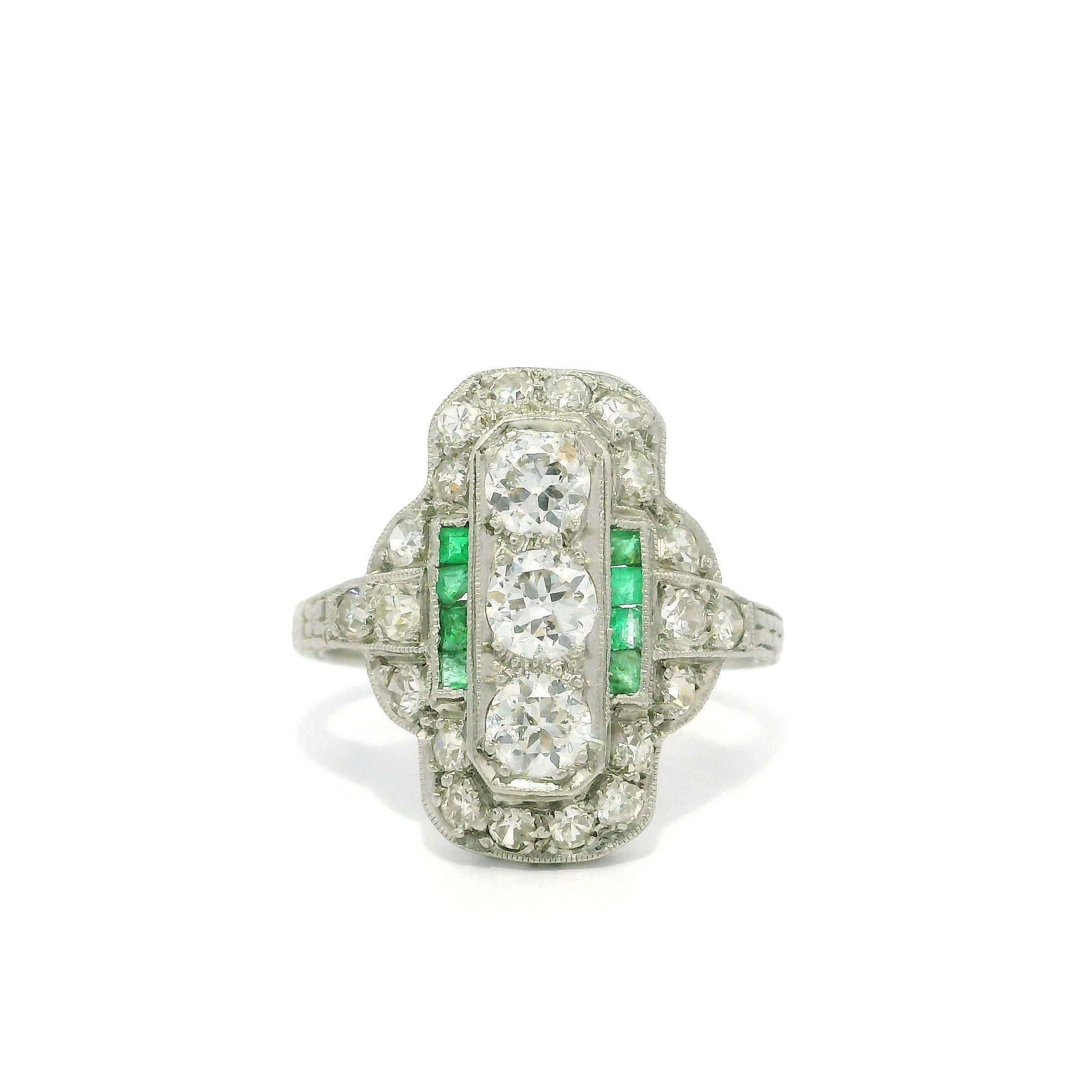 Antique Art Deco Platinum 1ctw Old Cut Diamond & Emerald Dinner Ring en vente 9