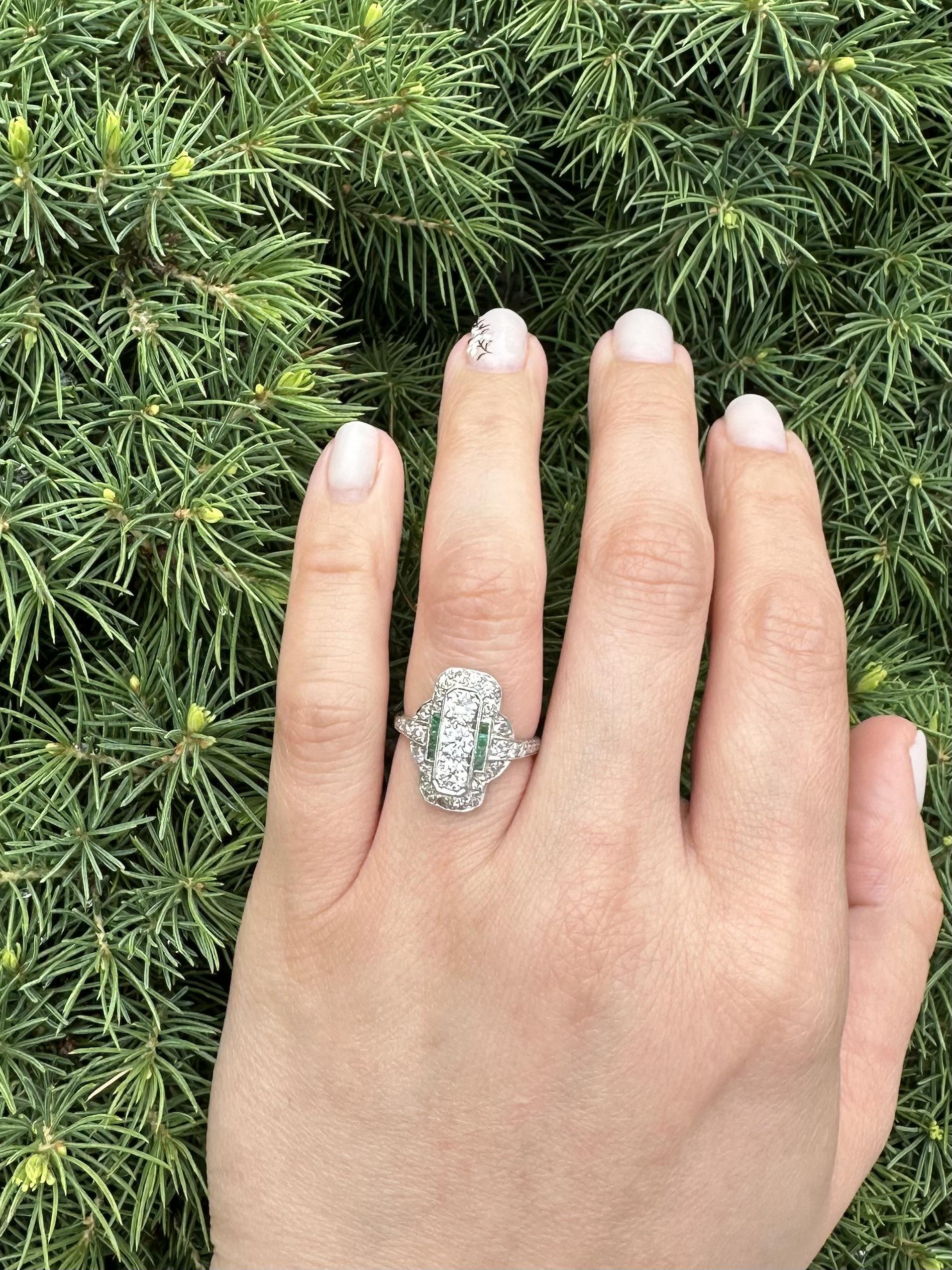 Art déco Antique Art Deco Platinum 1ctw Old Cut Diamond & Emerald Dinner Ring en vente