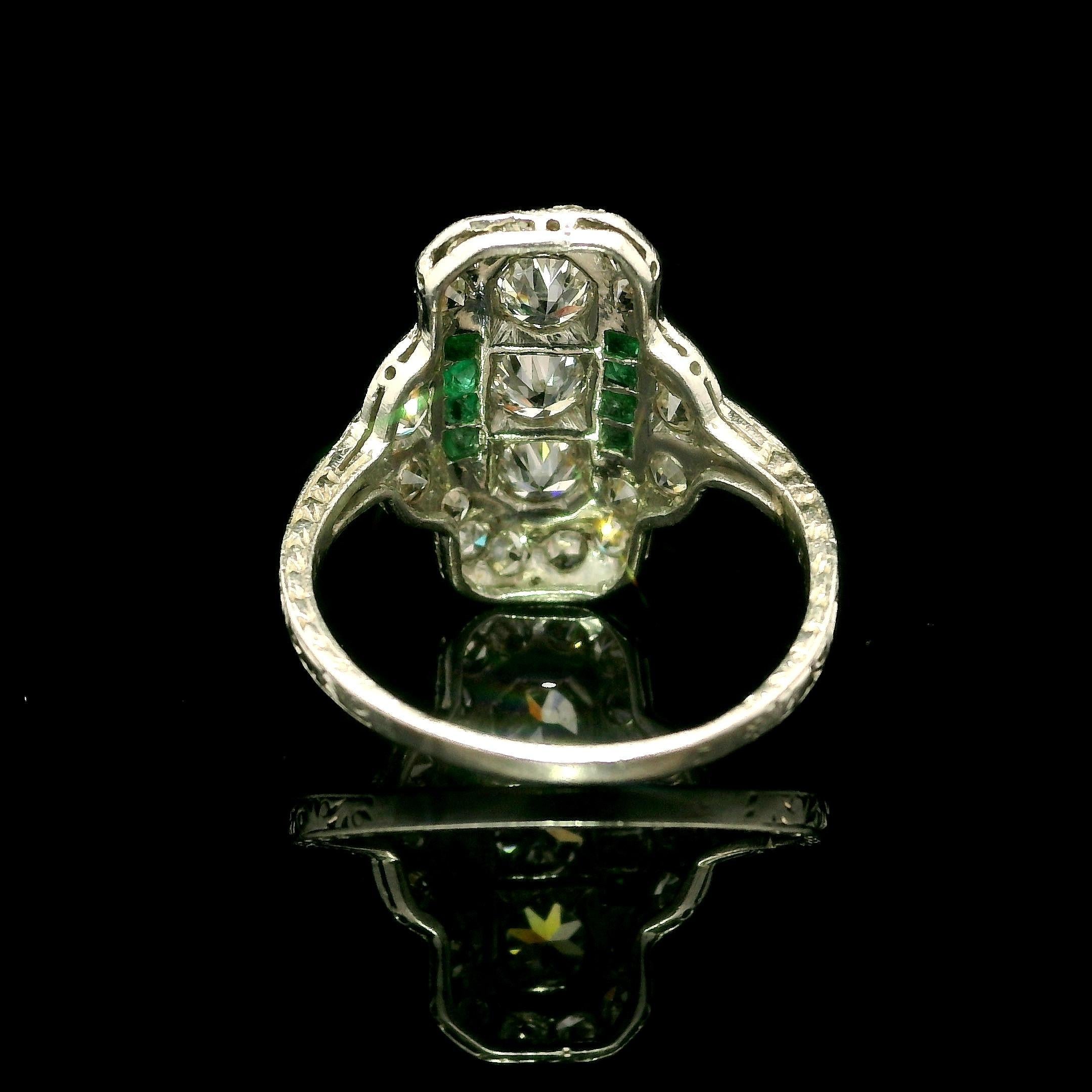 Antique Art Deco Platinum 1ctw Old Cut Diamond & Emerald Dinner Ring Bon état - En vente à Montclair, NJ