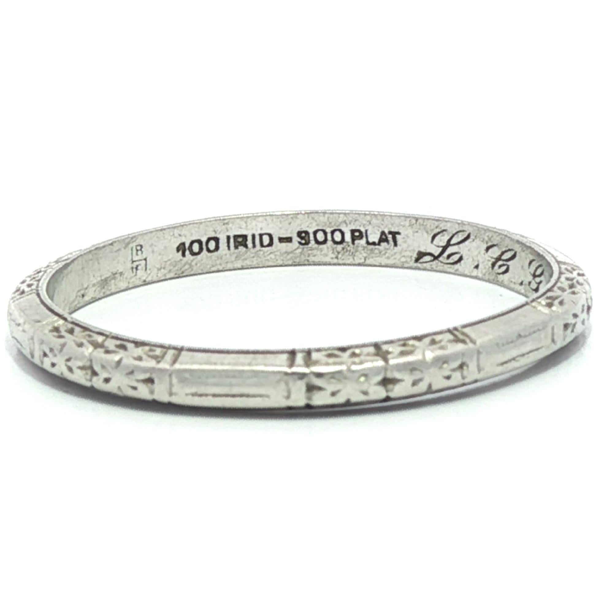 Antike Art Deco Platin 2,1 mm detaillierte gravierte Band Ring sz 8,5 (Art déco) im Angebot