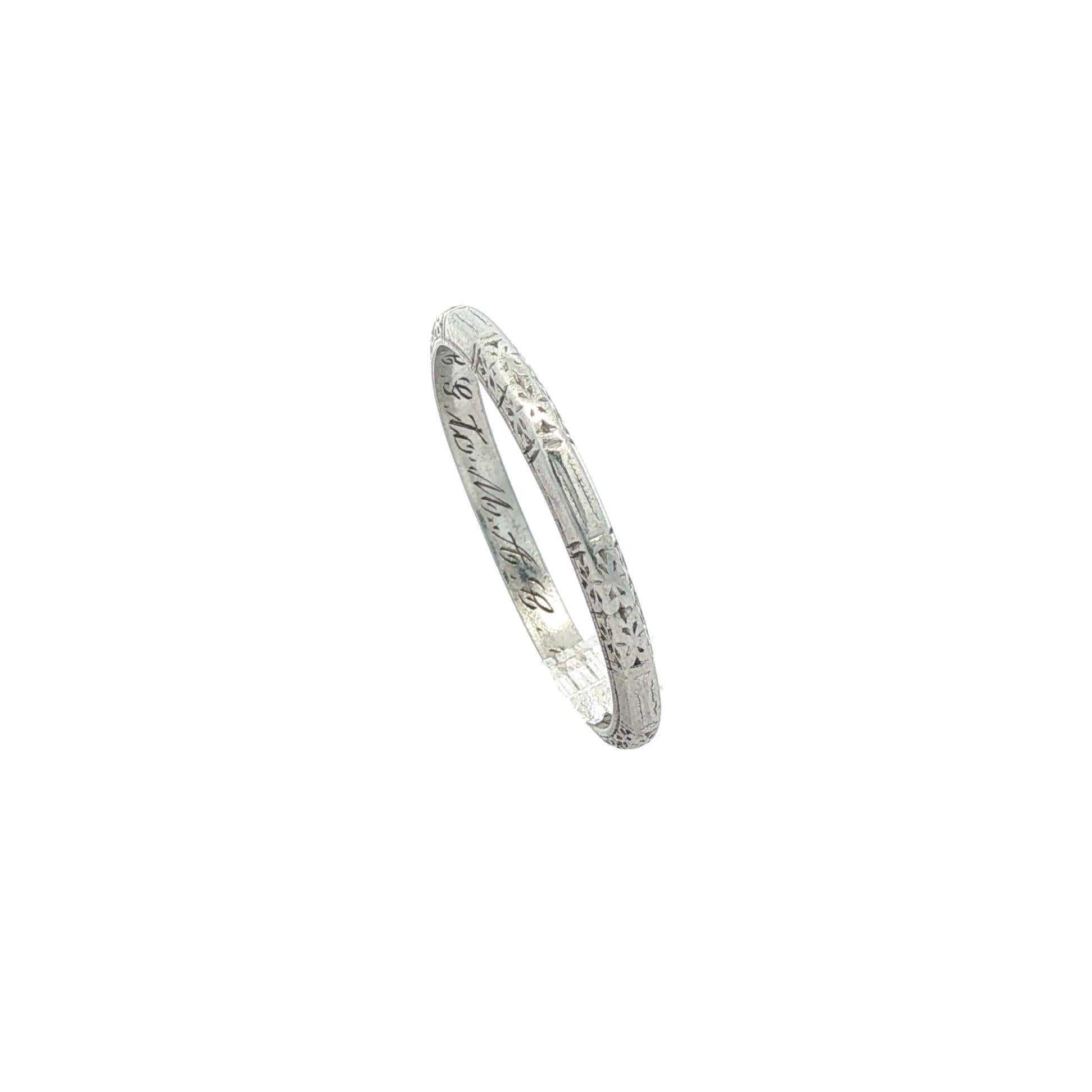 Antike Art Deco Platin 2,1 mm detaillierte gravierte Band Ring sz 8,5 im Angebot 2