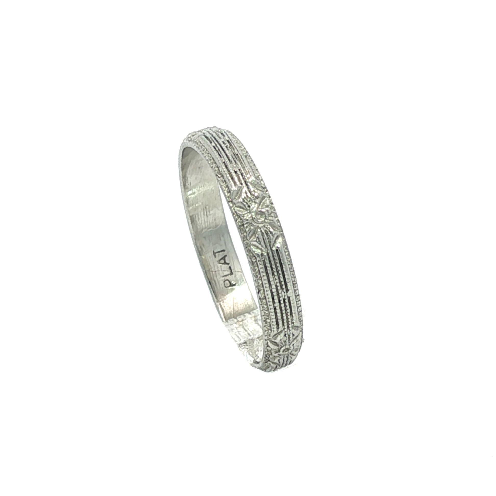 Anneau d'éternité en platine antique 2.7mm rainuré section florale Sz 4.5 Bon état - En vente à Montclair, NJ