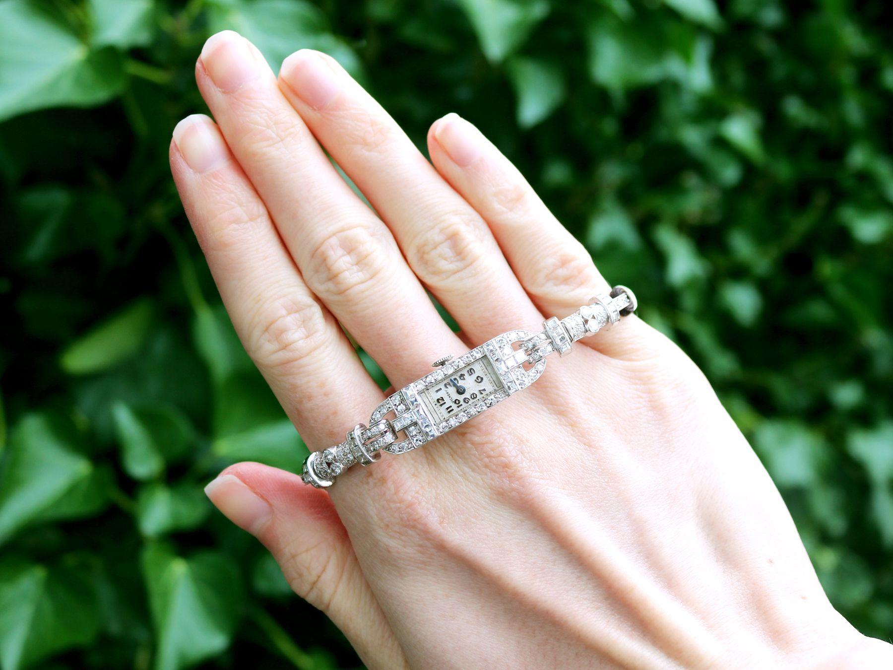 Eine atemberaubende, feine und beeindruckende antike Art Deco 2,97 Karat Diamant und Platin Damen-Cocktail-Uhr; Teil unserer vielfältigen antiken Schmuck und Estate Jewelry Sammlungen.

Diese atemberaubende, edle und beeindruckende