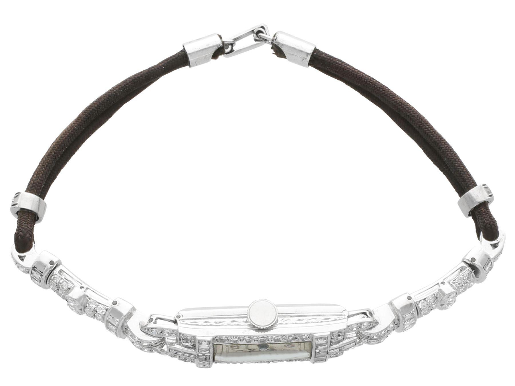 Antike Art-Déco-Cocktailuhr aus Platin mit 2,97 Karat Diamanten, um 1930 (Carréeschliff)