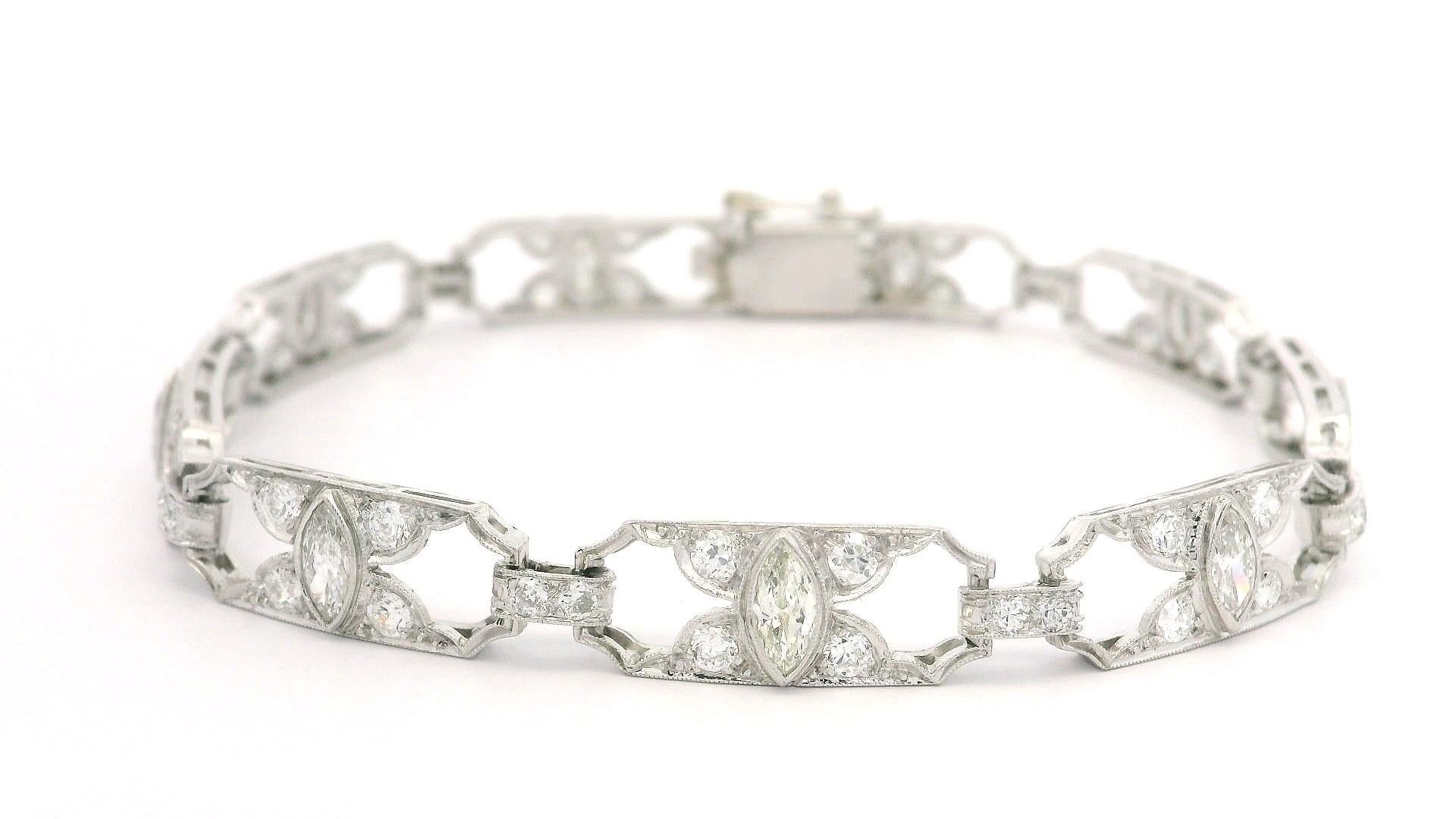 Antiguo Art Decó Platino 3.20ctw Corte Antiguo Diamante Marquesa Pulsera Abierta en venta 1