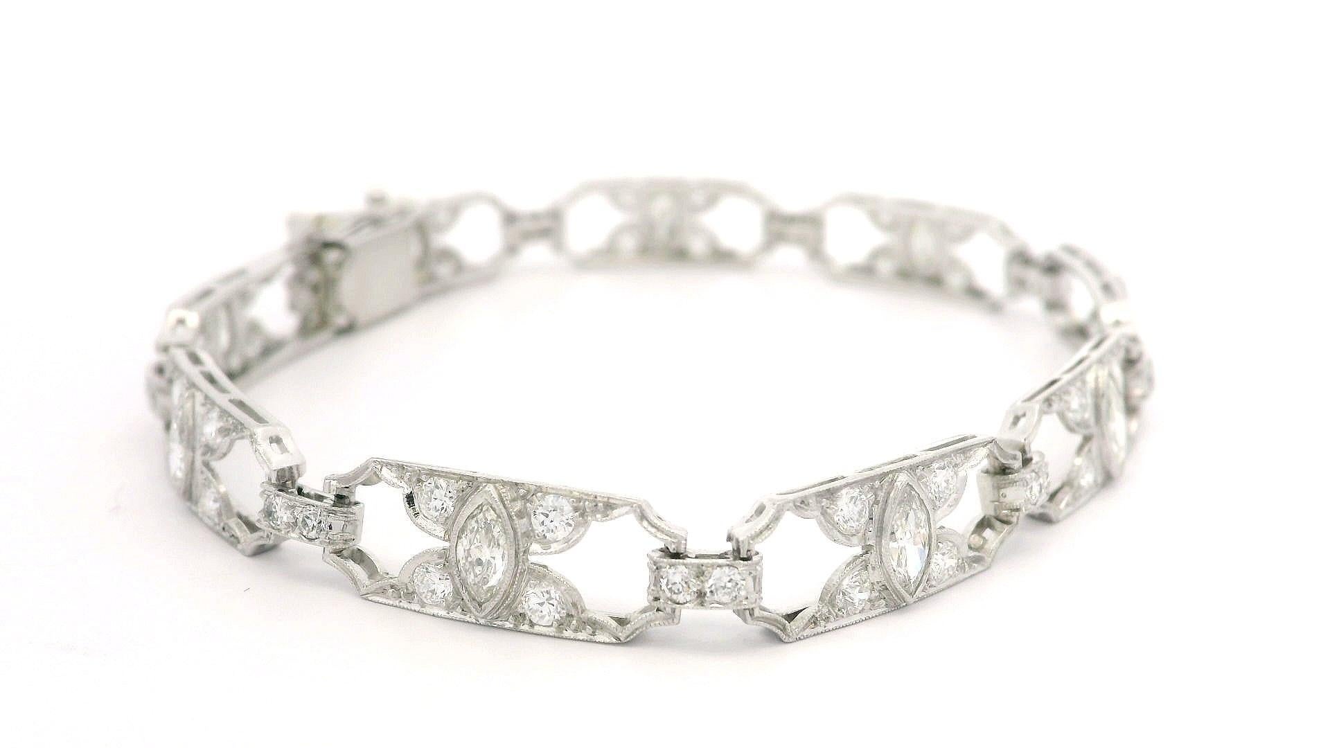Antiguo Art Decó Platino 3.20ctw Corte Antiguo Diamante Marquesa Pulsera Abierta en venta 2