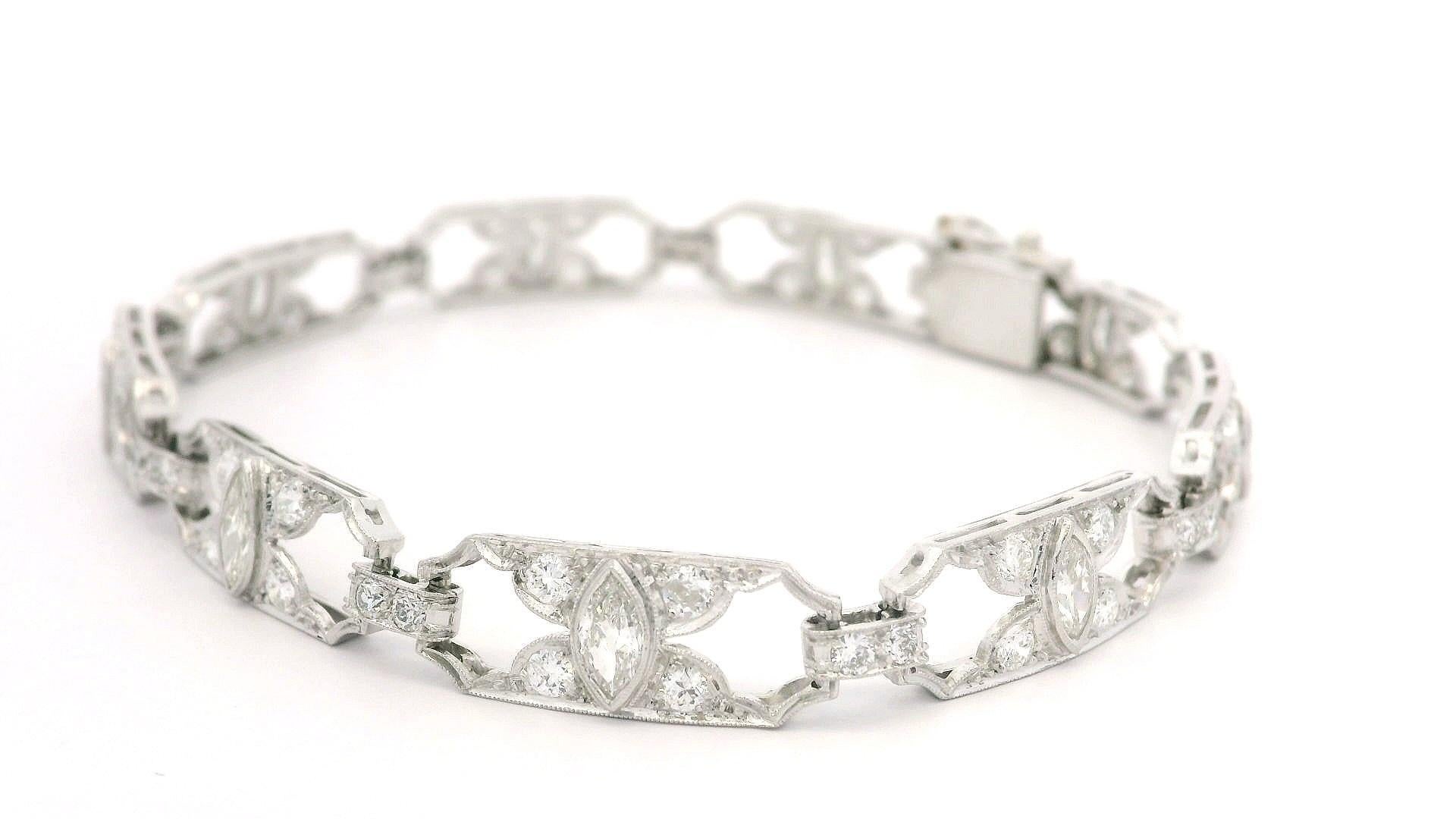 Antiguo Art Decó Platino 3.20ctw Corte Antiguo Diamante Marquesa Pulsera Abierta en venta 3
