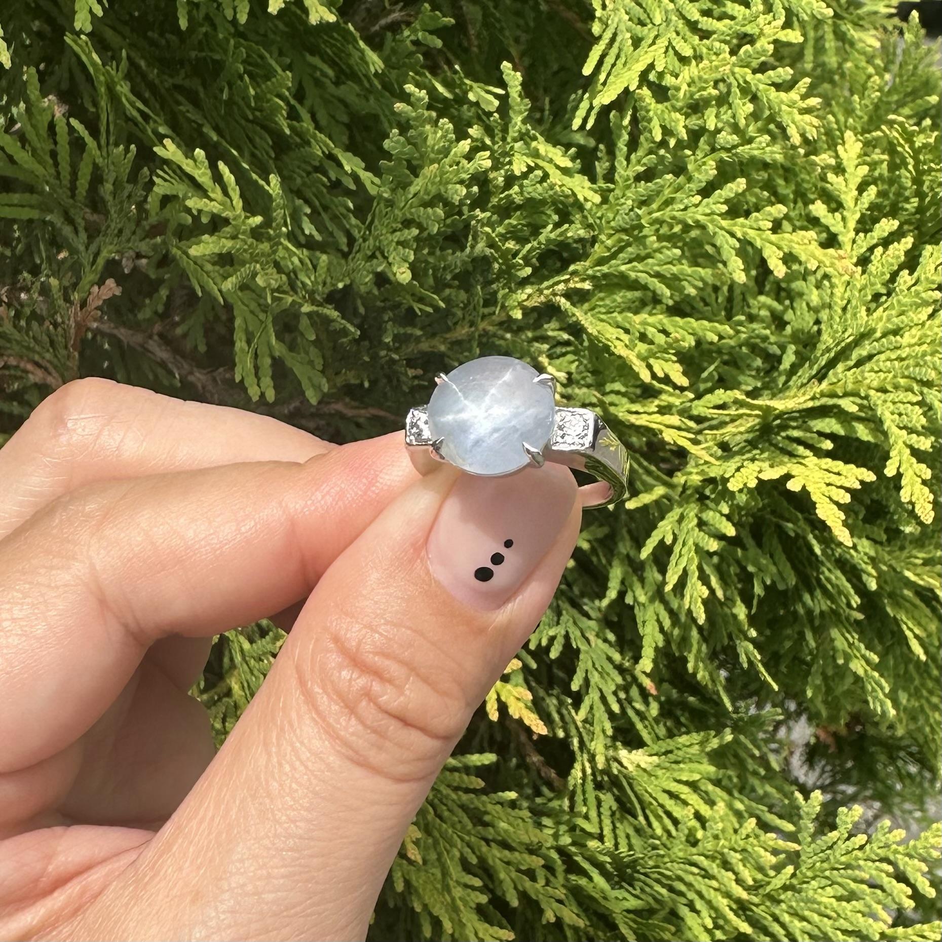 Bague ancienne en platine 8.50ctw Star Sapphire Old European Diamond Sides en vente 2