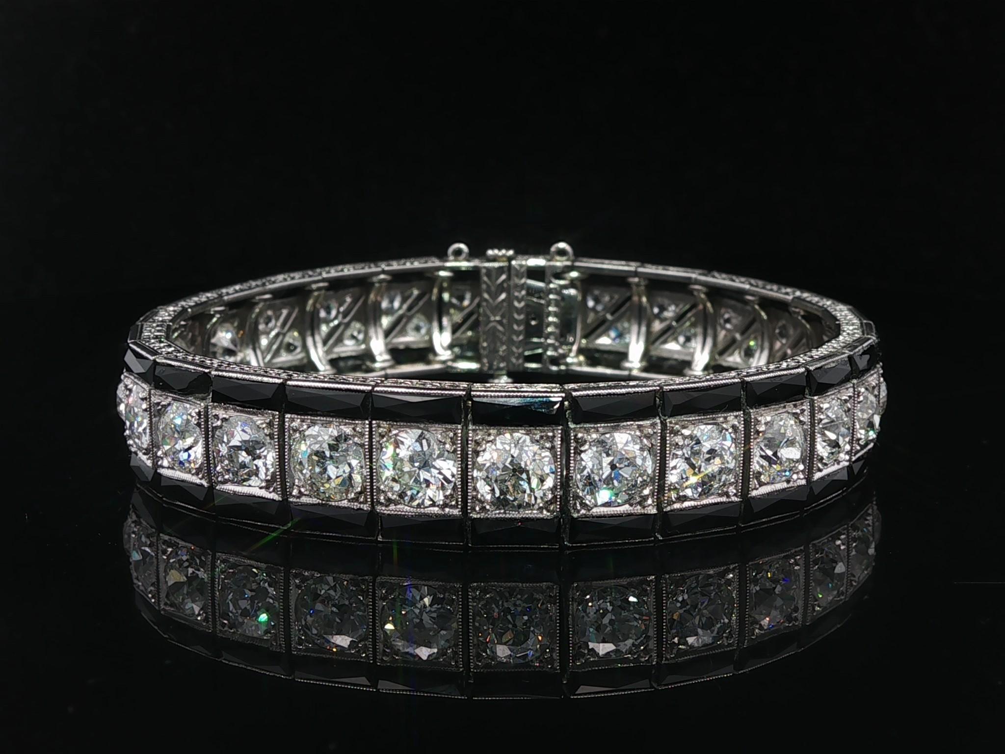 Antique Art Deco Platinum 8ctw Old Cut Diamond Black Onyx Engraved Line Bracelet in vendita 4