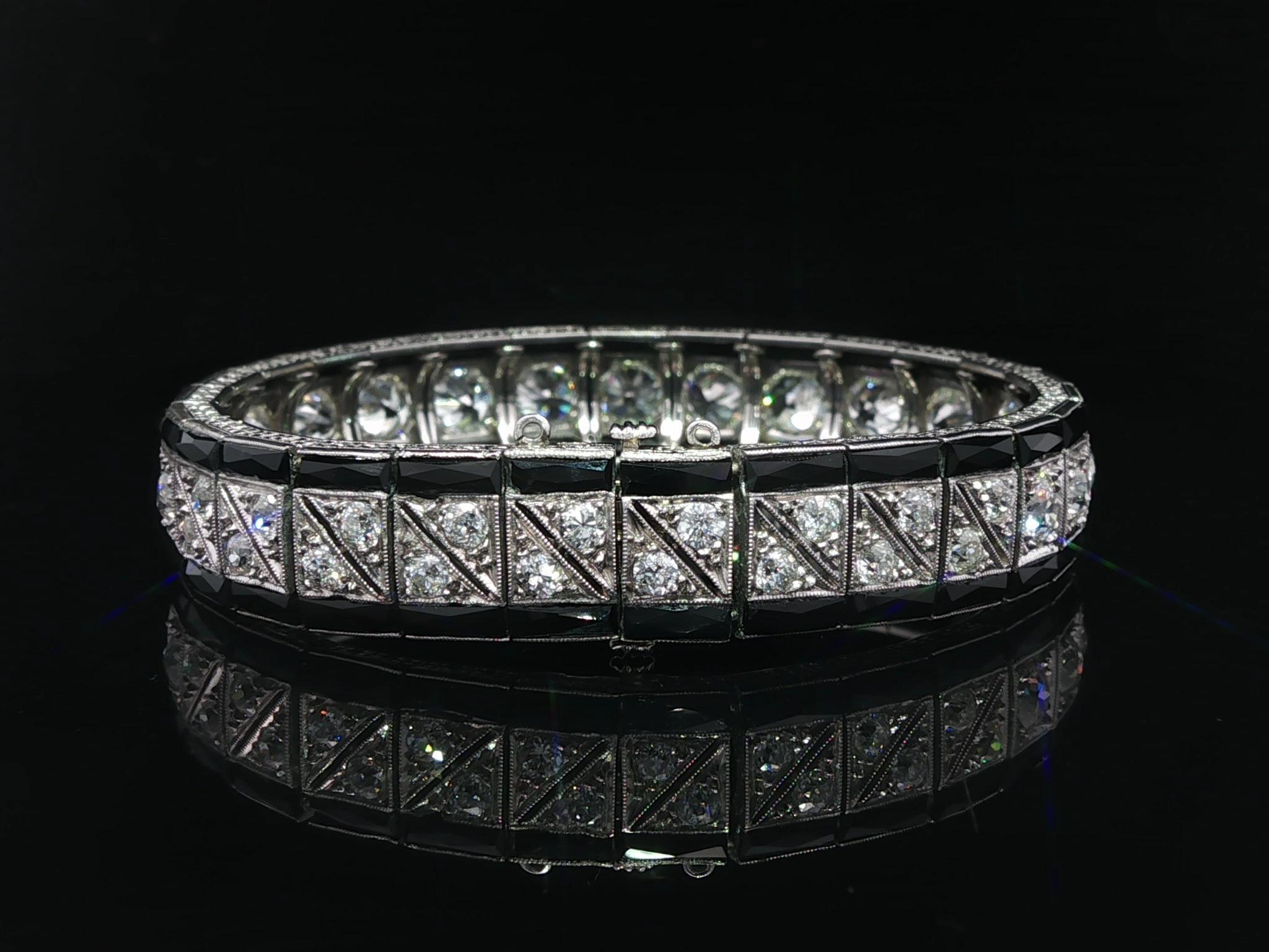 Antique Art Deco Platinum 8ctw Old Cut Diamond Black Onyx Engraved Line Bracelet in vendita 6