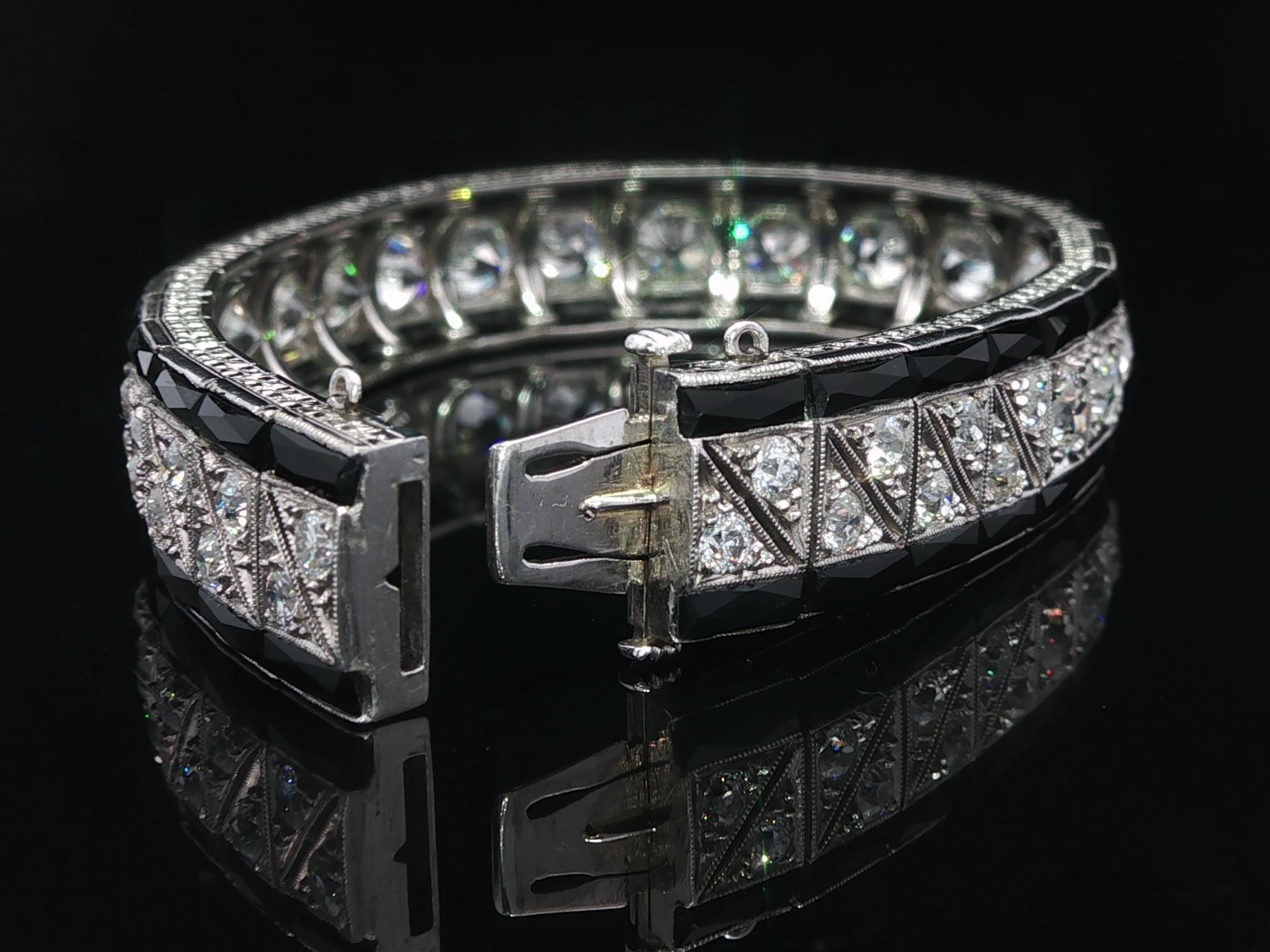 Antique Art Deco Platinum 8ctw Old Cut Diamond Black Onyx Engraved Line Bracelet in vendita 8