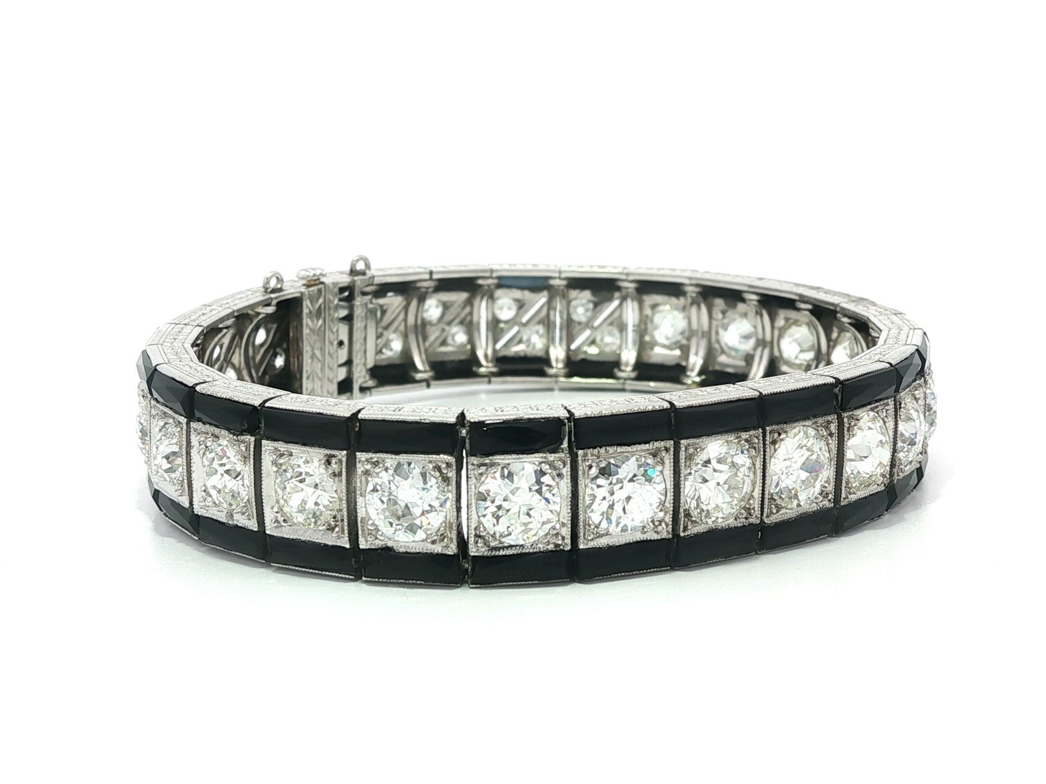 Donna Antique Art Deco Platinum 8ctw Old Cut Diamond Black Onyx Engraved Line Bracelet in vendita