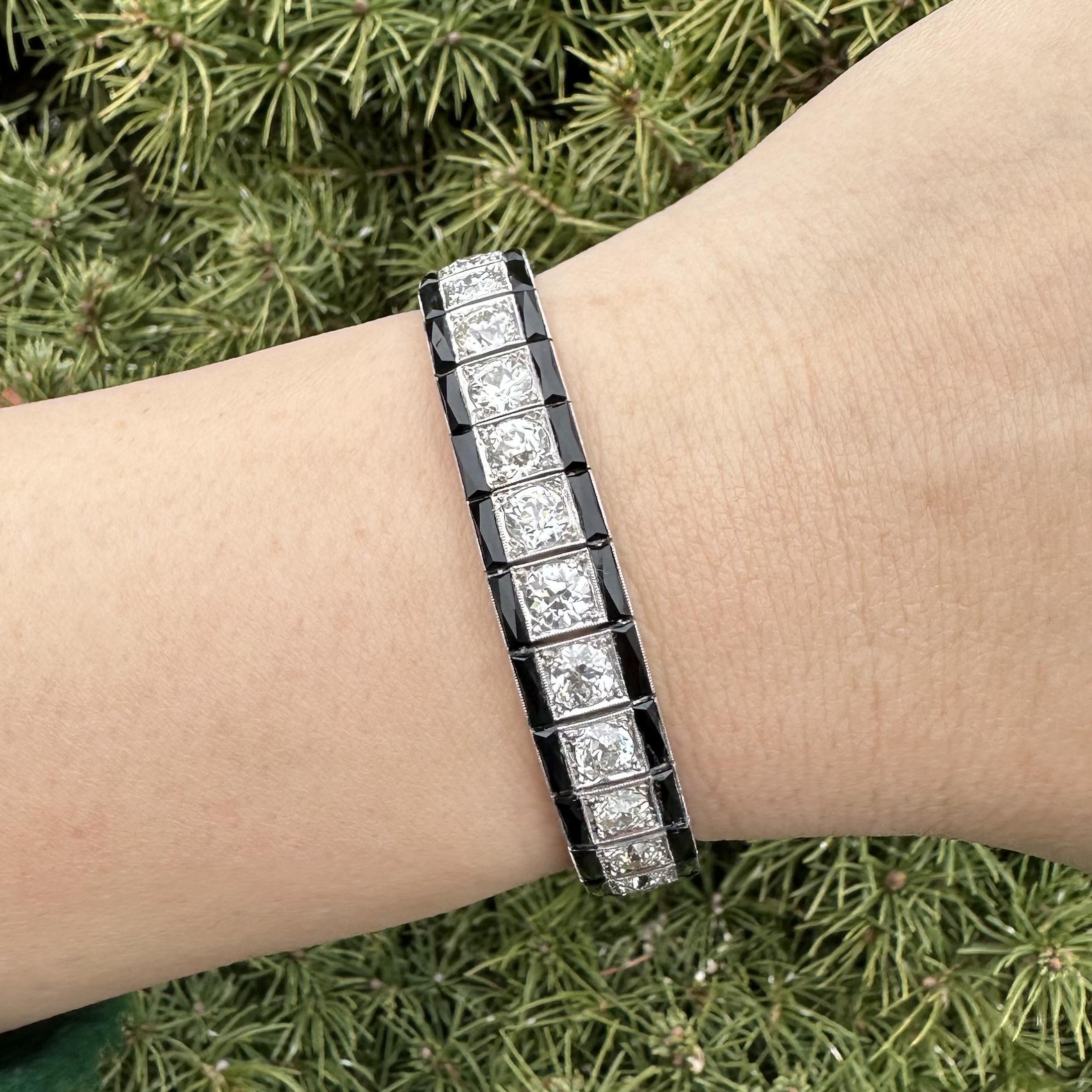 Antique Art Deco Platinum 8ctw Old Cut Diamond Black Onyx Engraved Line Bracelet in vendita 1