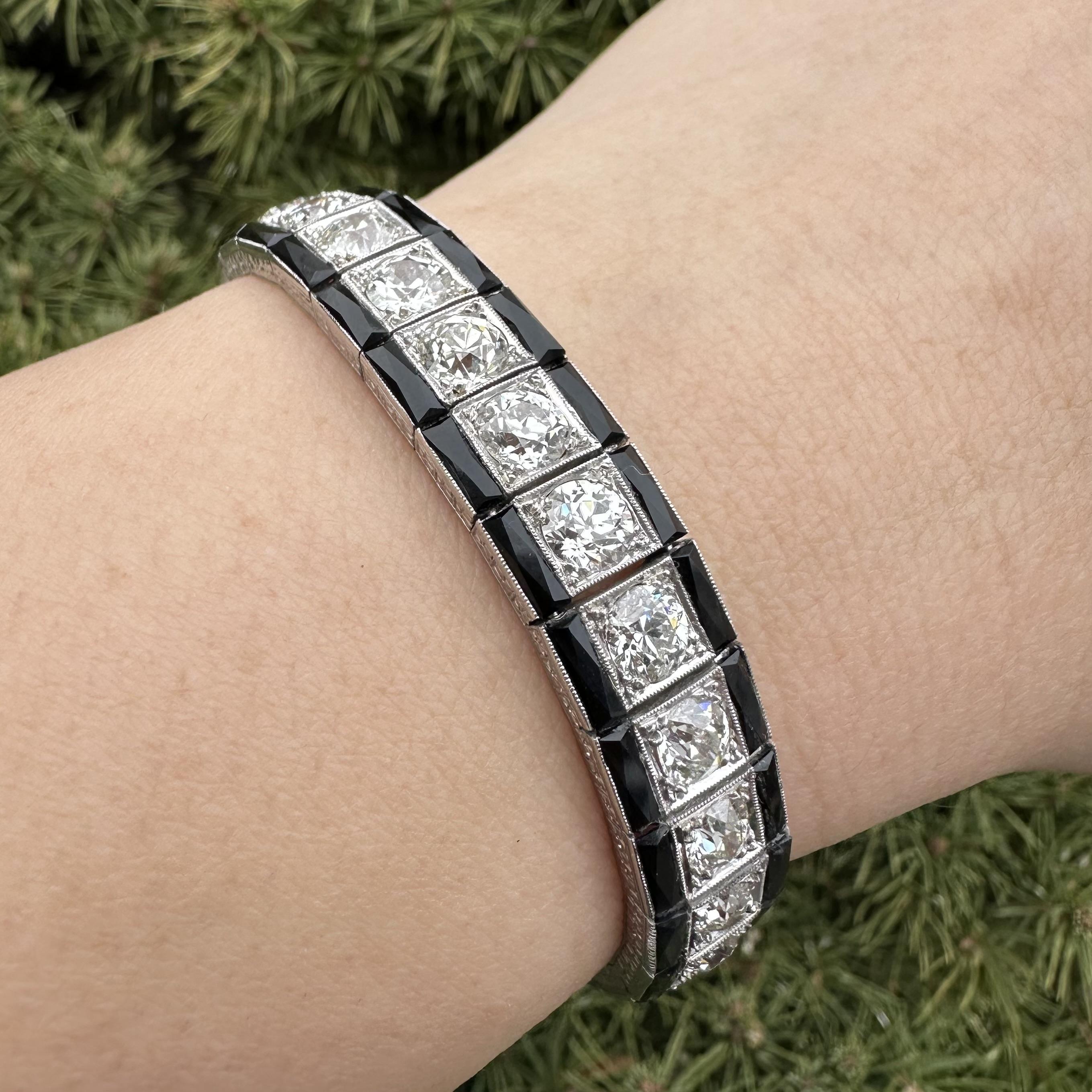 Antique Art Deco Platinum 8ctw Old Cut Diamond Black Onyx Engraved Line Bracelet in vendita 2