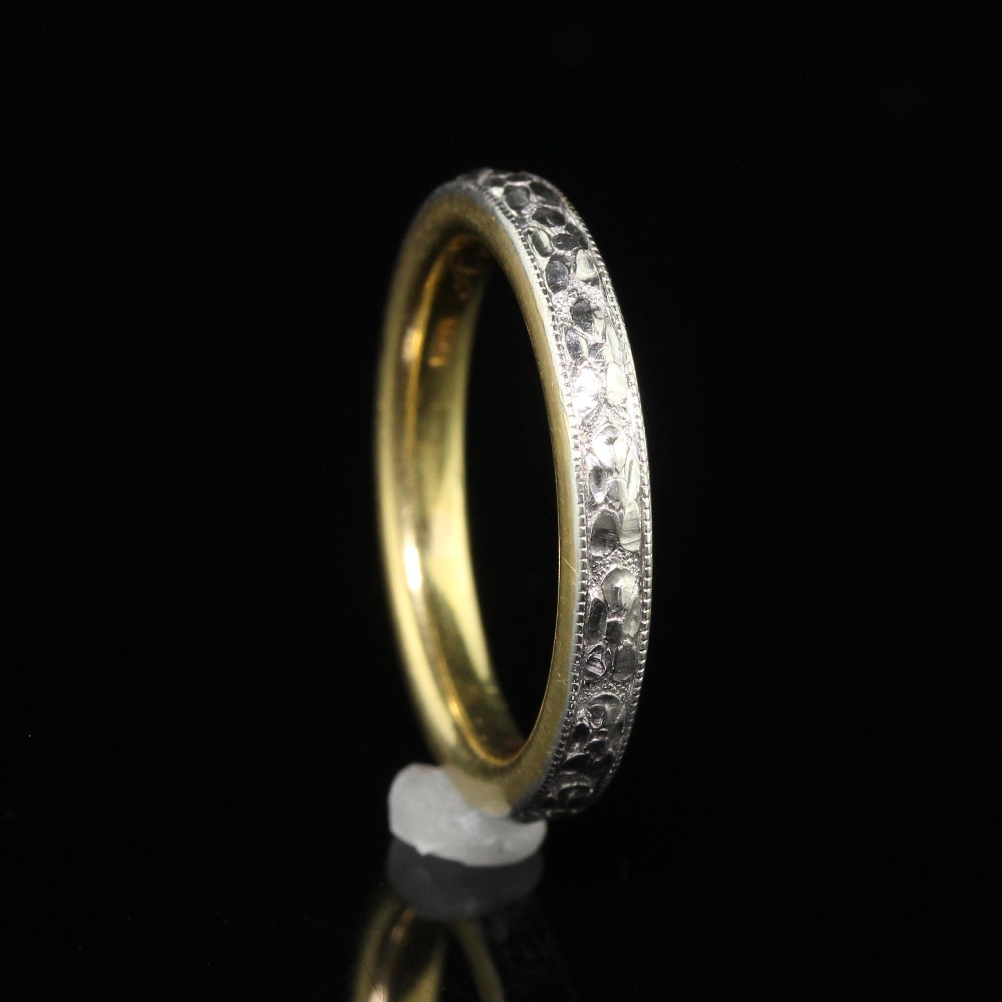 Antique Art Deco Platinum and 18K Gold Engraved Wedding Band Circa 1917 - Size 5 For Sale 3