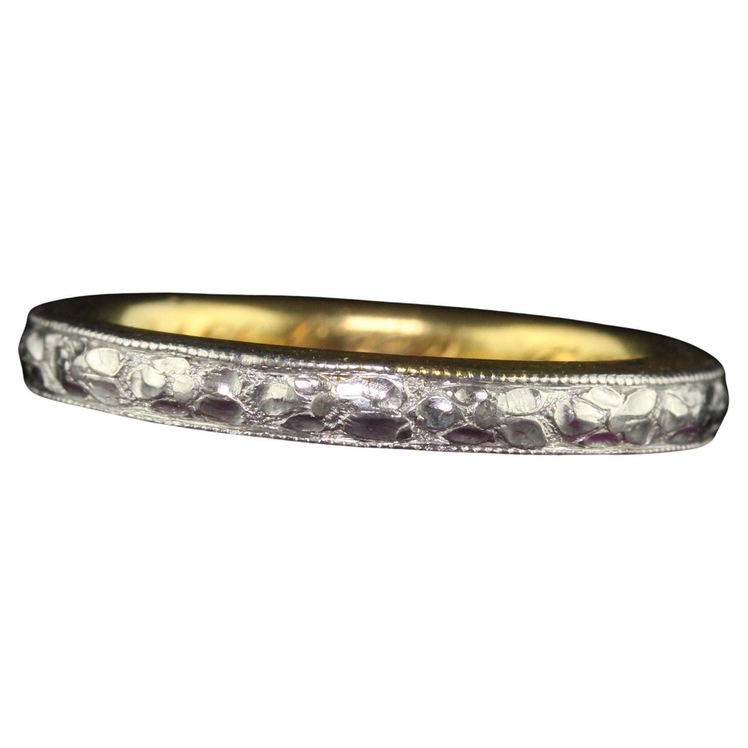 Antique Art Deco Platinum and 18K Gold Engraved Wedding Band Circa 1917 - Size 5 For Sale