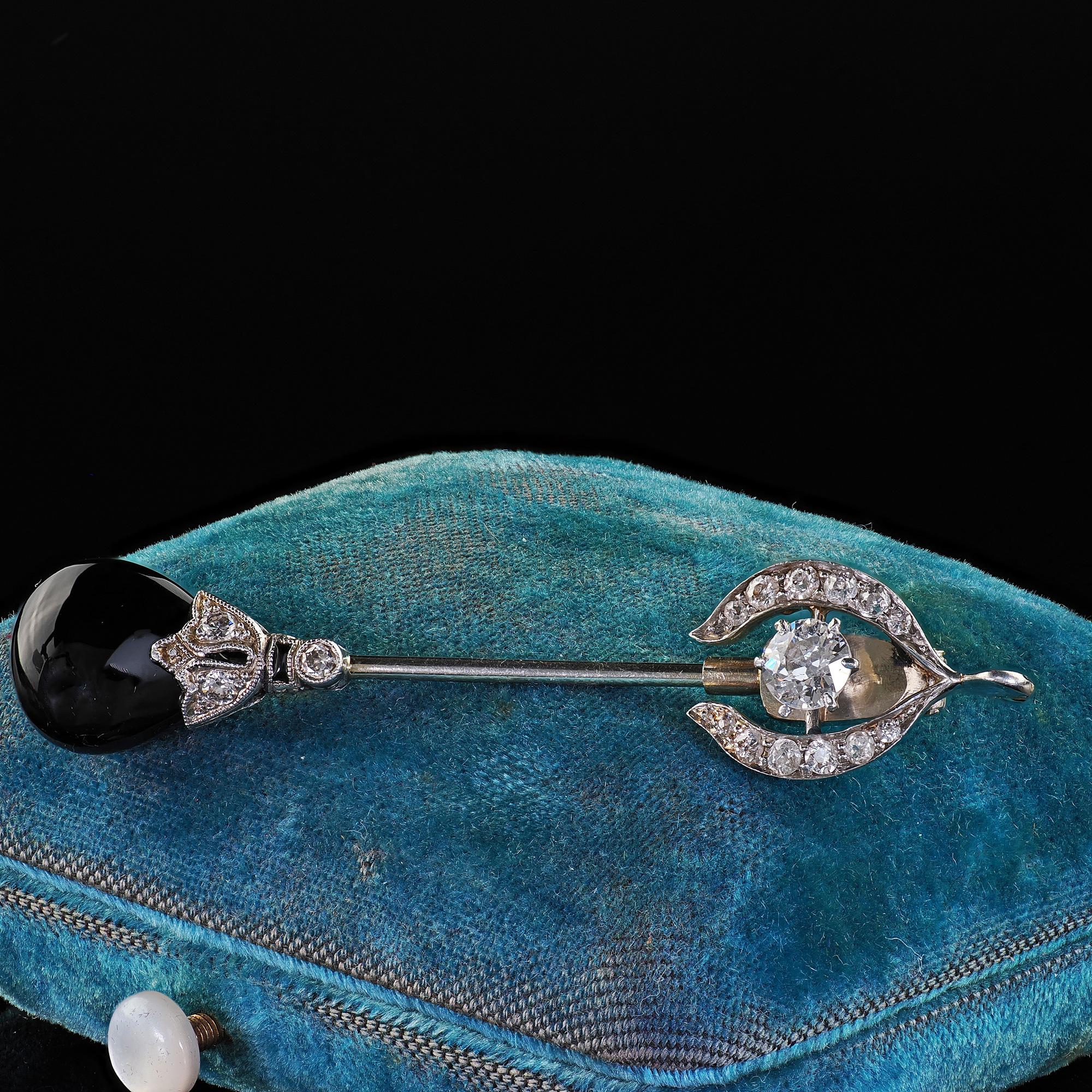 Schöne antike Art Deco Platin und Gold Old Euro Diamant und Onyx Jabot Pin. Diese unglaubliche antike Art Deco alte Euro Diamant und Onyx Jabot Pin ist in Platin und 14k Gold gefertigt. Die Anstecknadel ist mit wunderschönen Diamanten im Altschliff