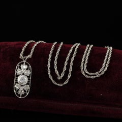 Antiguo Colgante Art Déco de Filigrana de Diamantes Mina Vieja en Platino y Oro Blanco