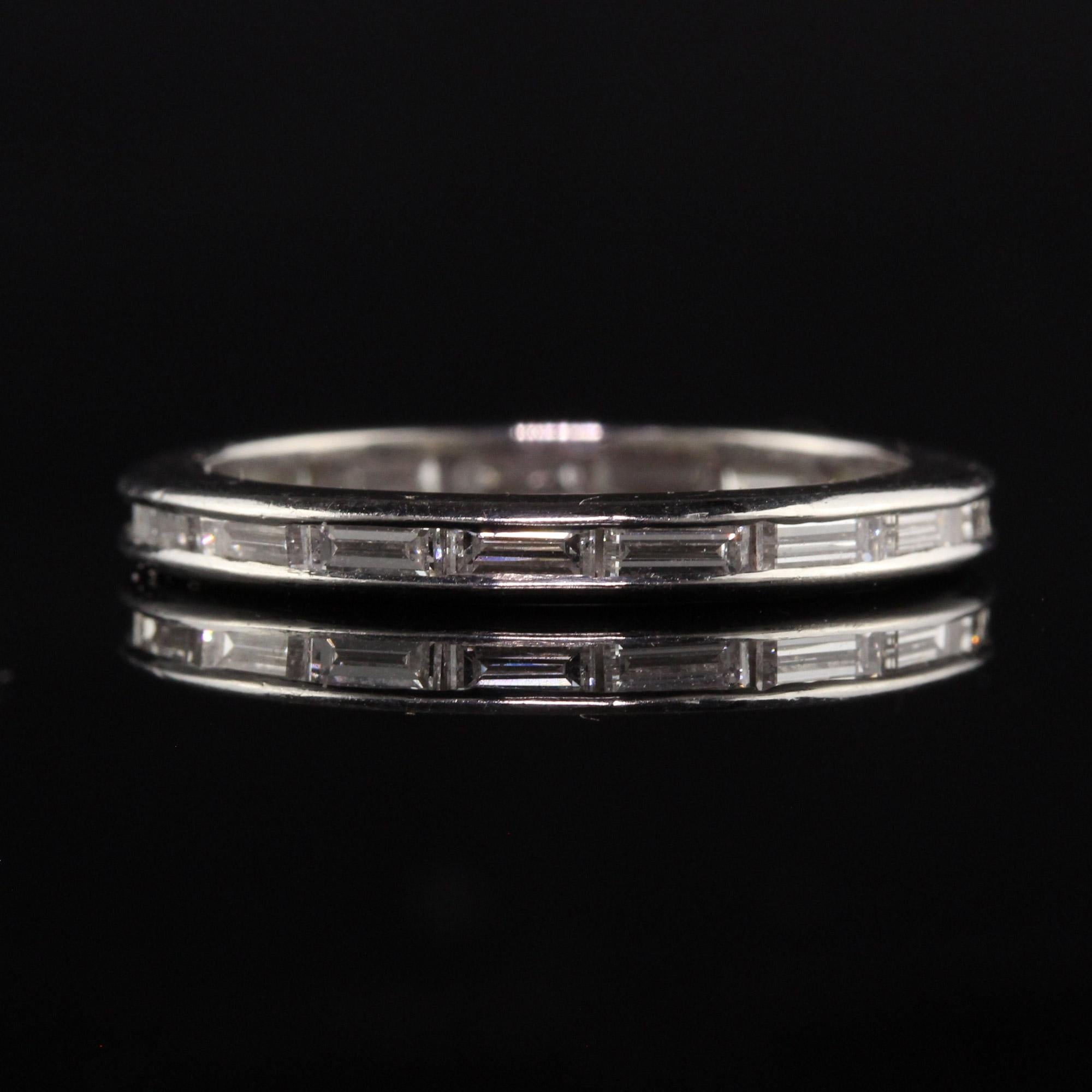 Taille baguette Bracelet d'éternité rétro vintage en platine avec diamants baguettes - Taille 6 en vente