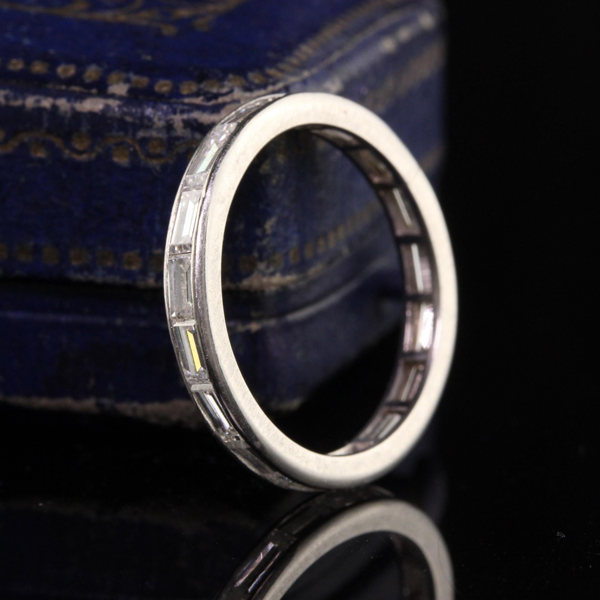 Antiker antiker Art Deco Platin Baguette Diamant Ewigkeitsring (Art déco)