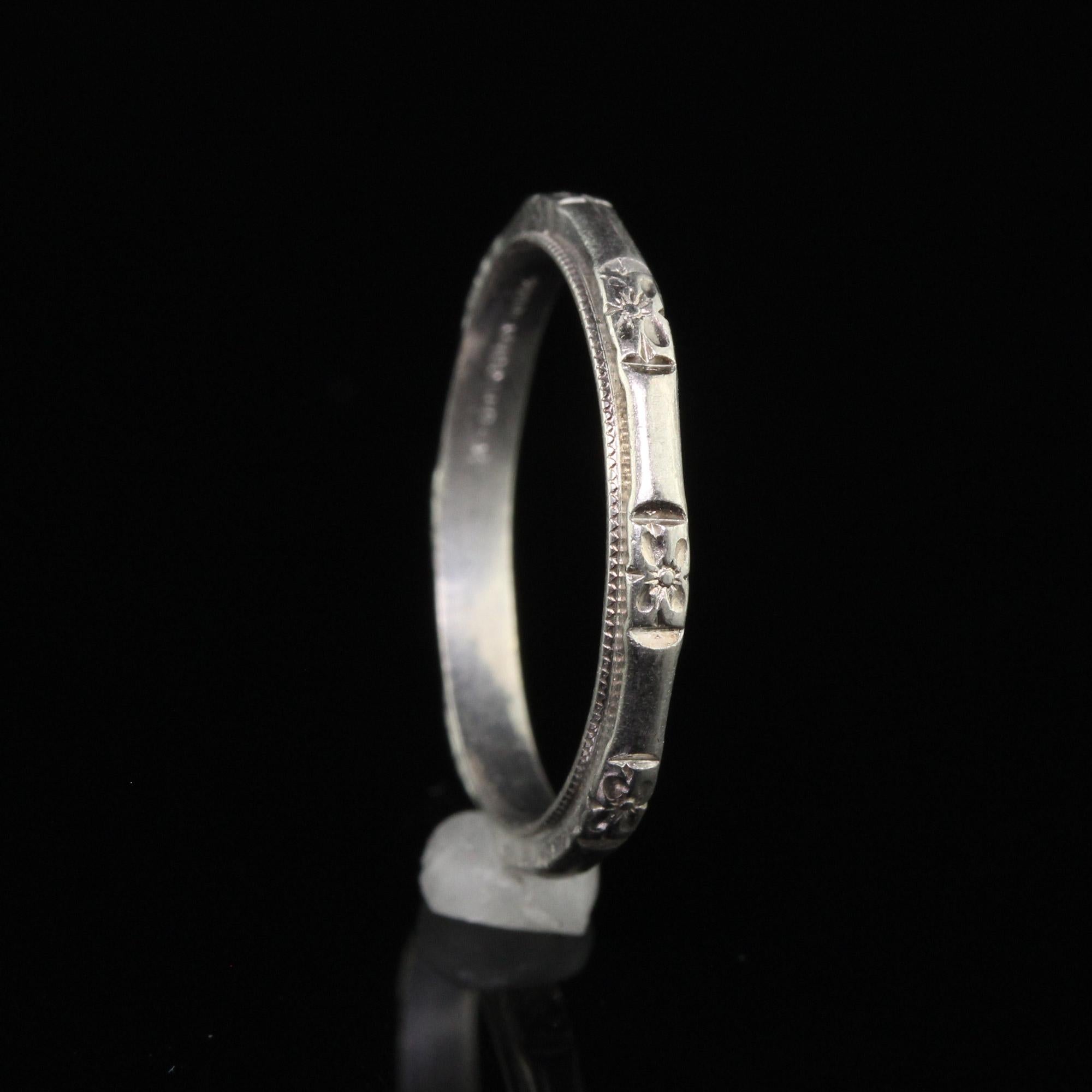 Antique Art Deco Platinum Blossom Design Engraved Wedding Band - Size 5 1/2 In Good Condition For Sale In Great Neck, NY