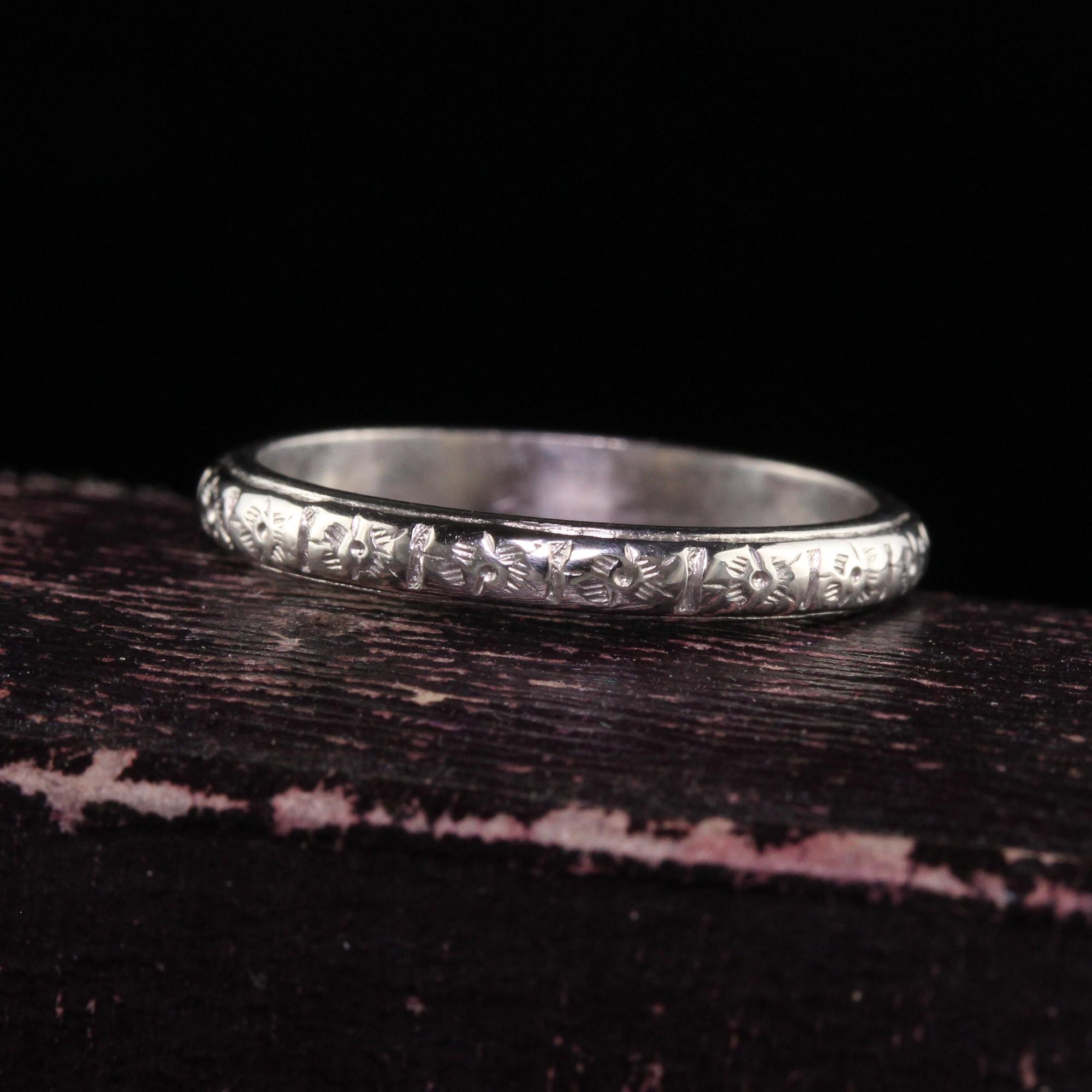 Beautiful Antique Art Deco Platinum Blossom Engraved Wedding Band - Size 6 1/4. This beautiful wedding band is crafted in platinum. There is a flower blossom engraving going around the entire ring and is in great condition.

Item #R1474

Metal: