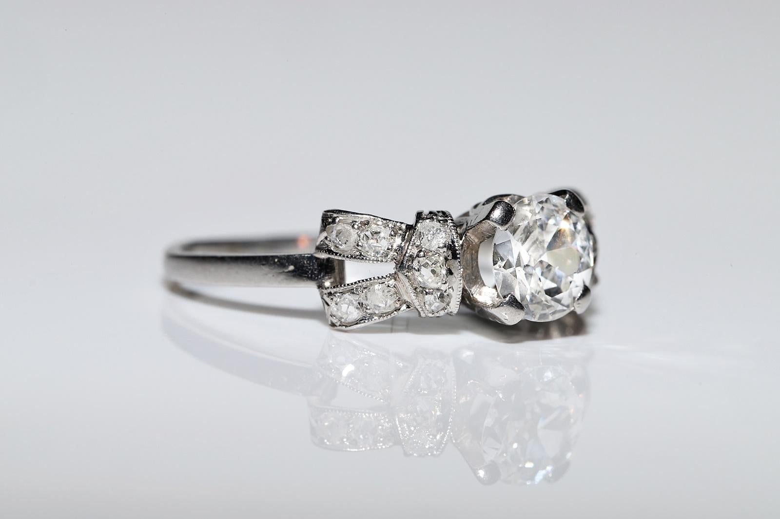 Women's Antique Art Deco Platinum Circa 1920s Natural Diamond Engamemet Solitaire Ring  For Sale