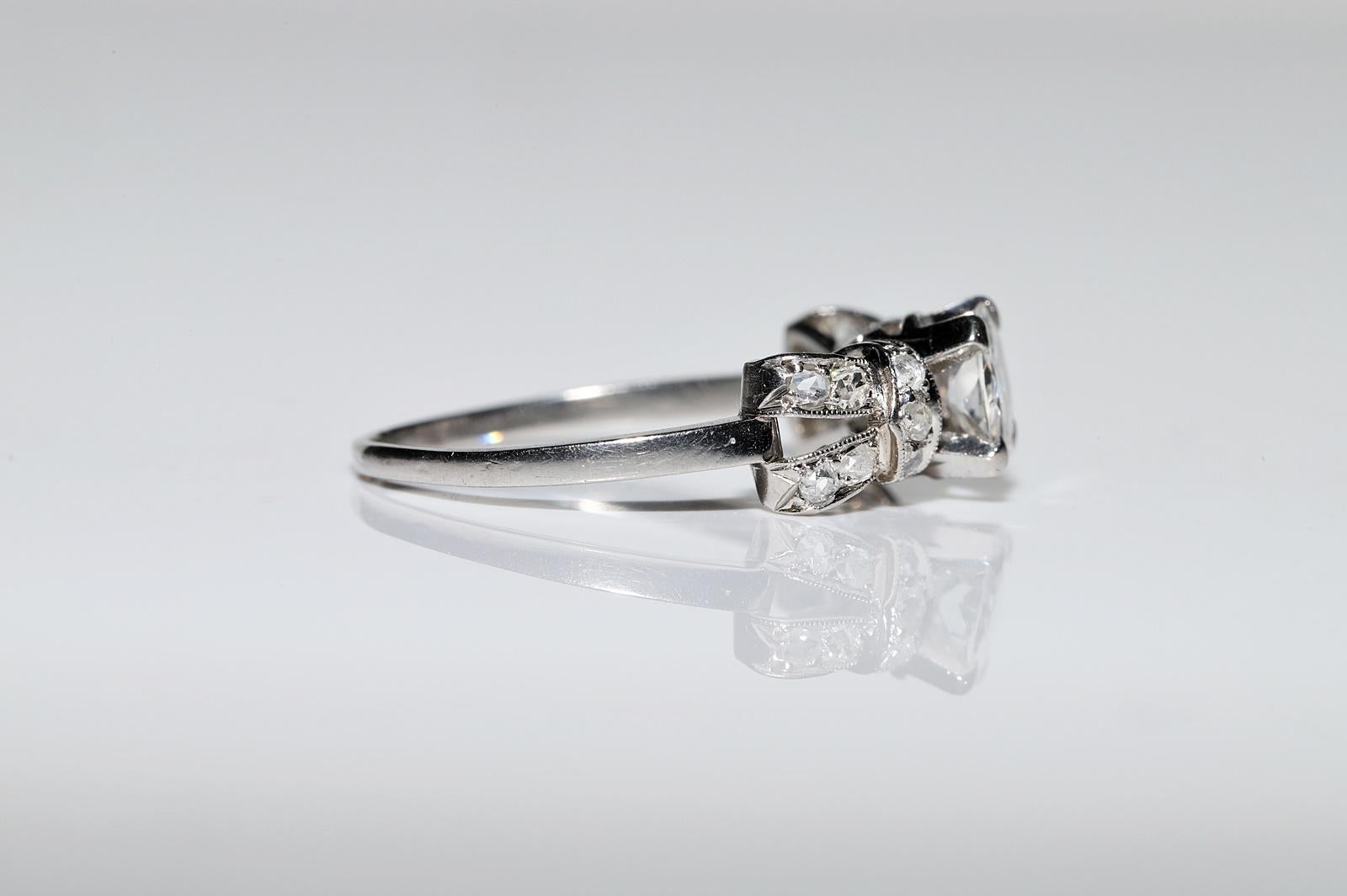 Antique Art Deco Platinum Circa 1920s Natural Diamond Engamemet Solitaire Ring  For Sale 1