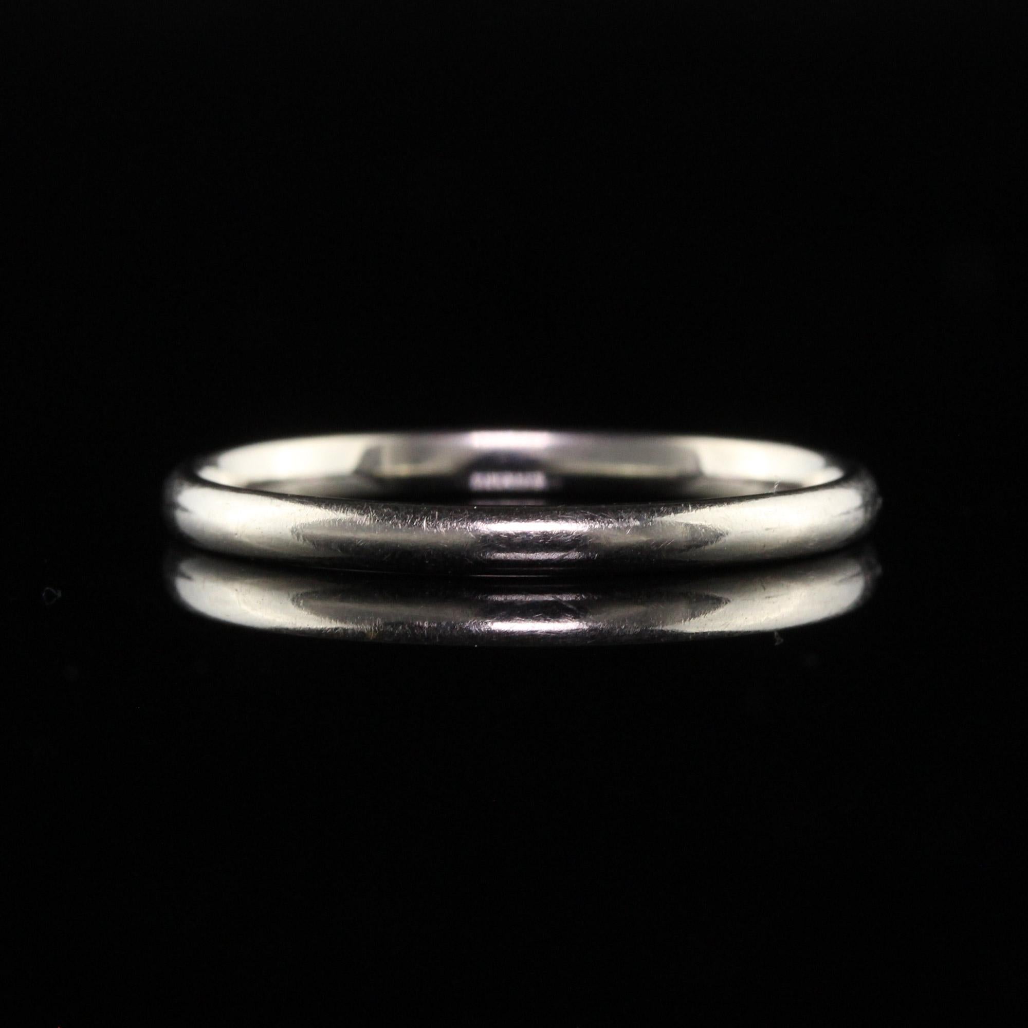 Antique Art Deco Platinum Classic Stackable Wedding Band In Good Condition For Sale In Great Neck, NY