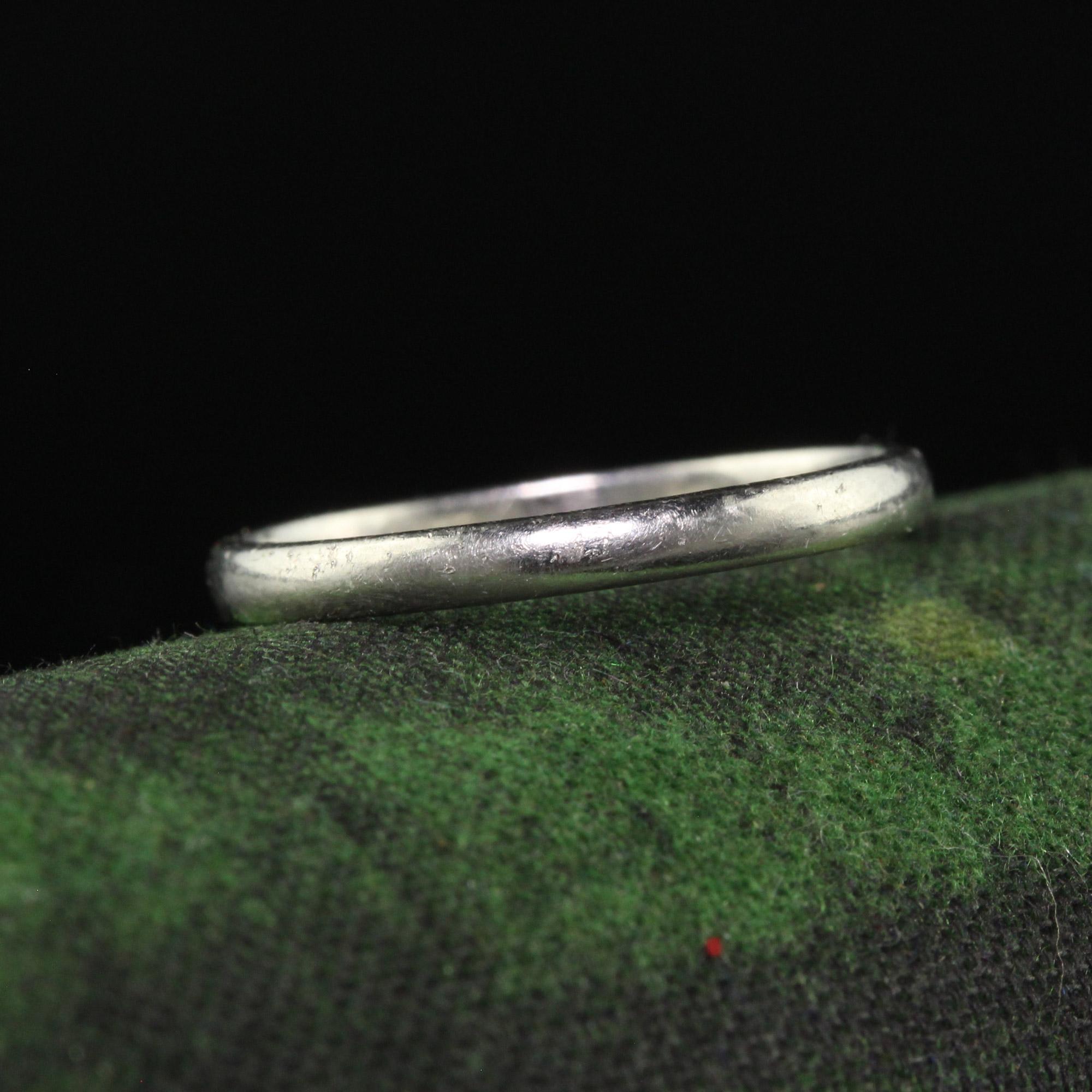 Antike Art Deco Platin Classic Thin Wedding Band - Größe 5 1/4 im Zustand „Gut“ im Angebot in Great Neck, NY