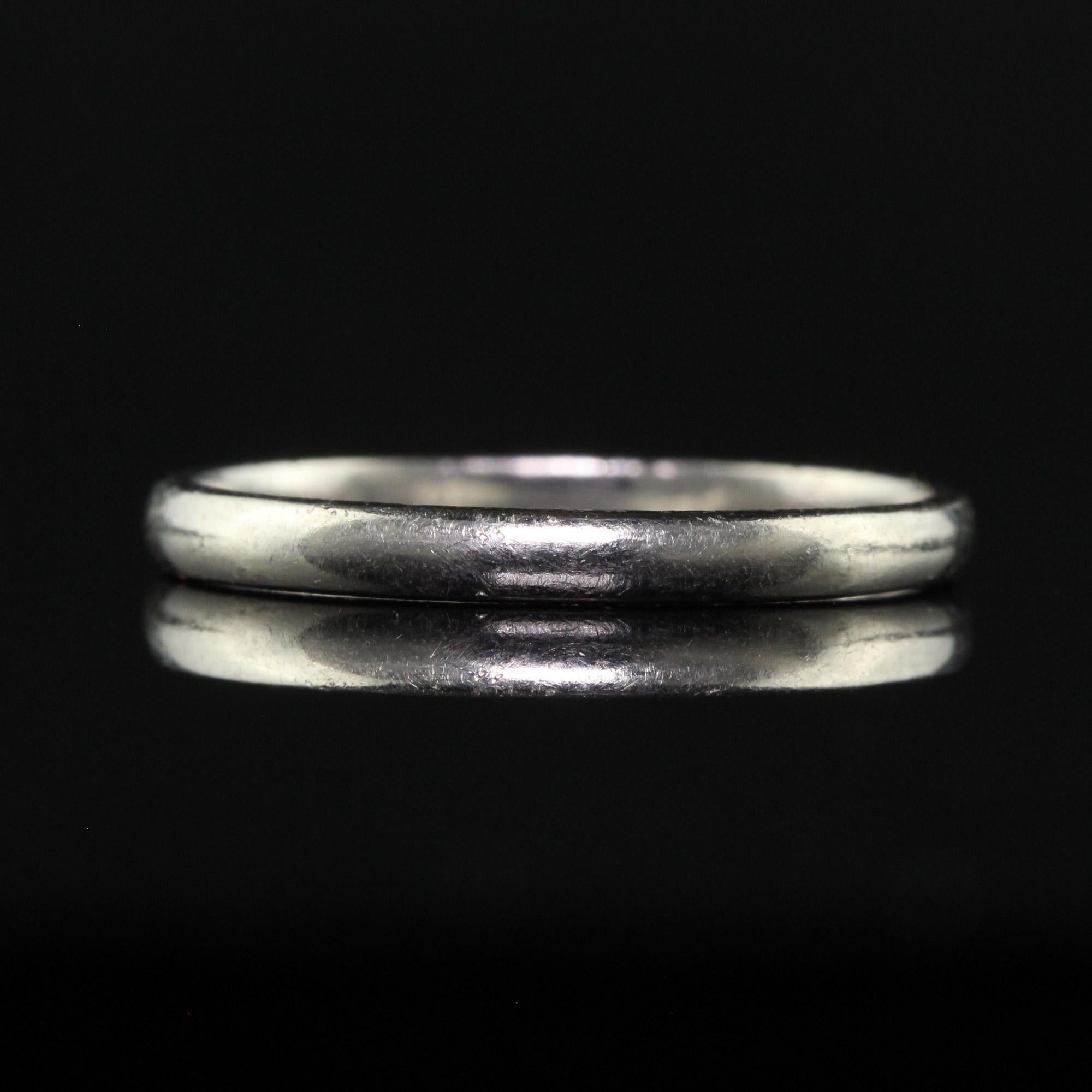 Antike Art Deco Platin Classic Thin Wedding Band - Größe 5 1/4 im Angebot 1