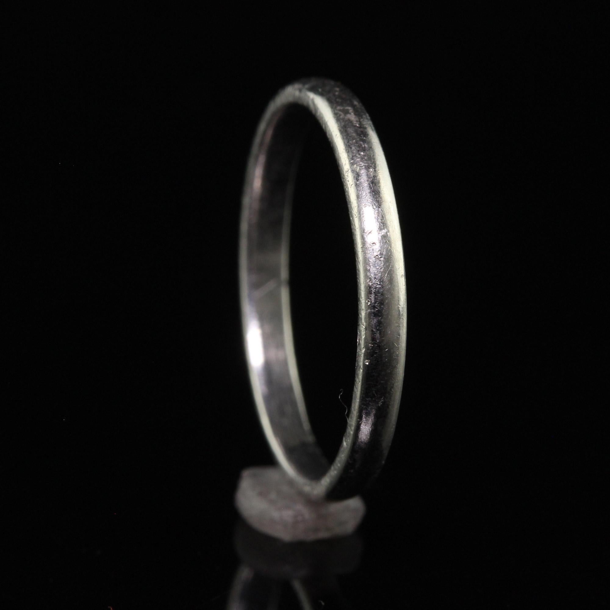 Antike Art Deco Platin Classic Thin Wedding Band - Größe 5 1/4 im Angebot 2