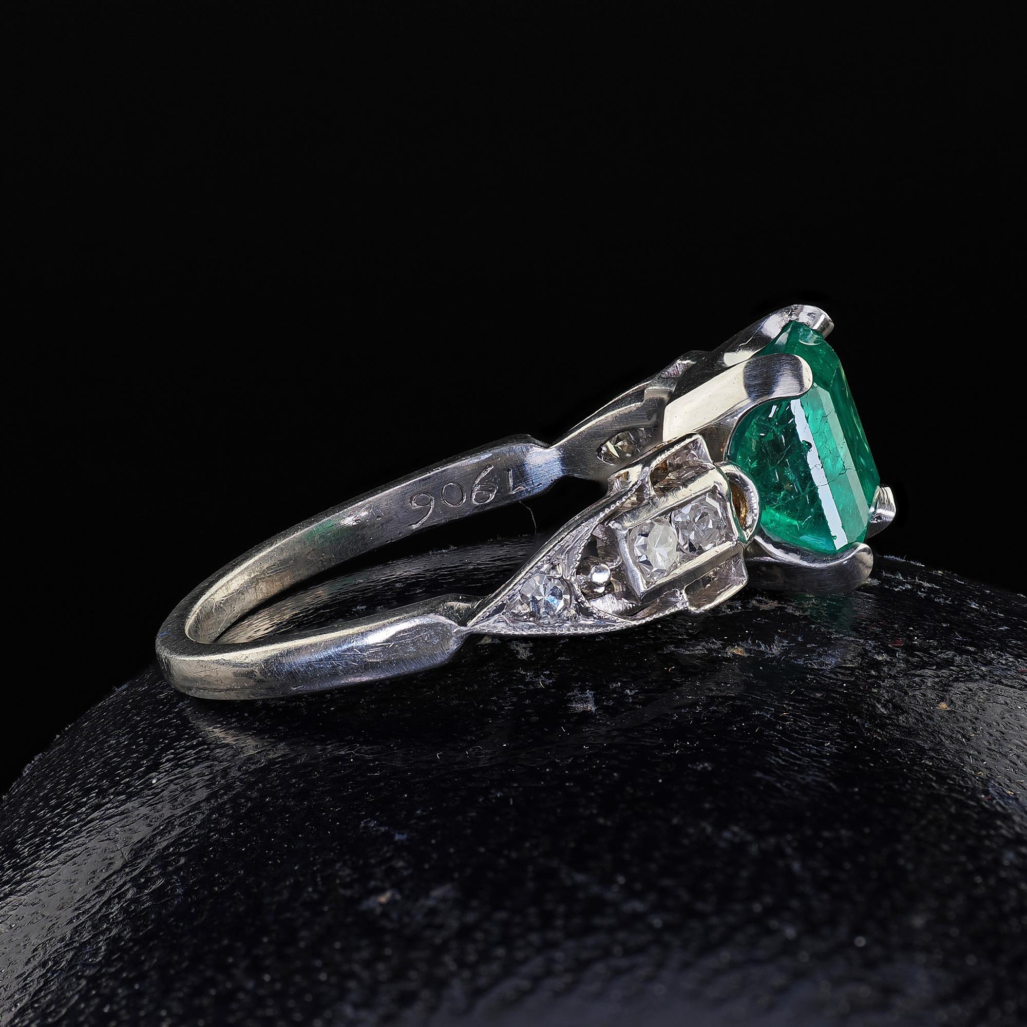 Antique Art Deco Platinum Colombian Emerald and Diamond Engagement Ring - GIA In Good Condition For Sale In Great Neck, NY