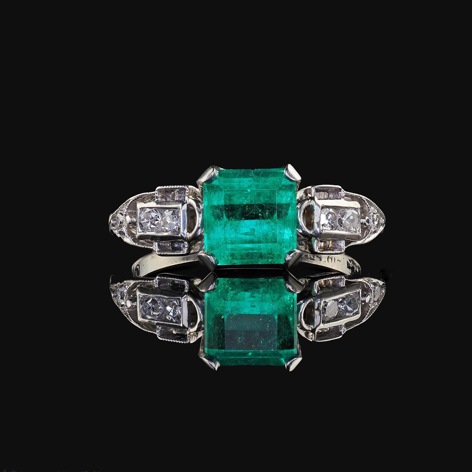 Antique Art Deco Platinum Colombian Emerald and Diamond Engagement Ring - GIA For Sale 2