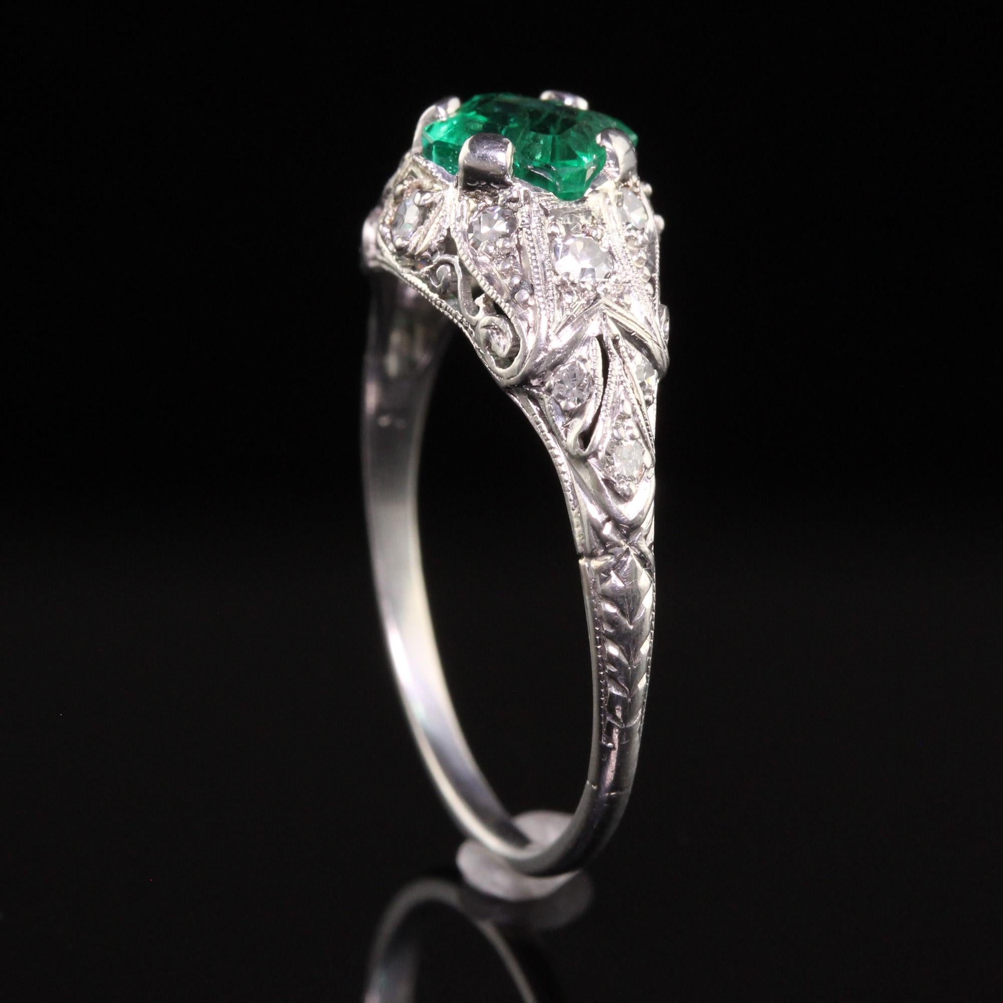 Antiker kolumbianischer filigraner Art-Déco-Verlobungsring aus Platin mit Smaragd und Diamant 1