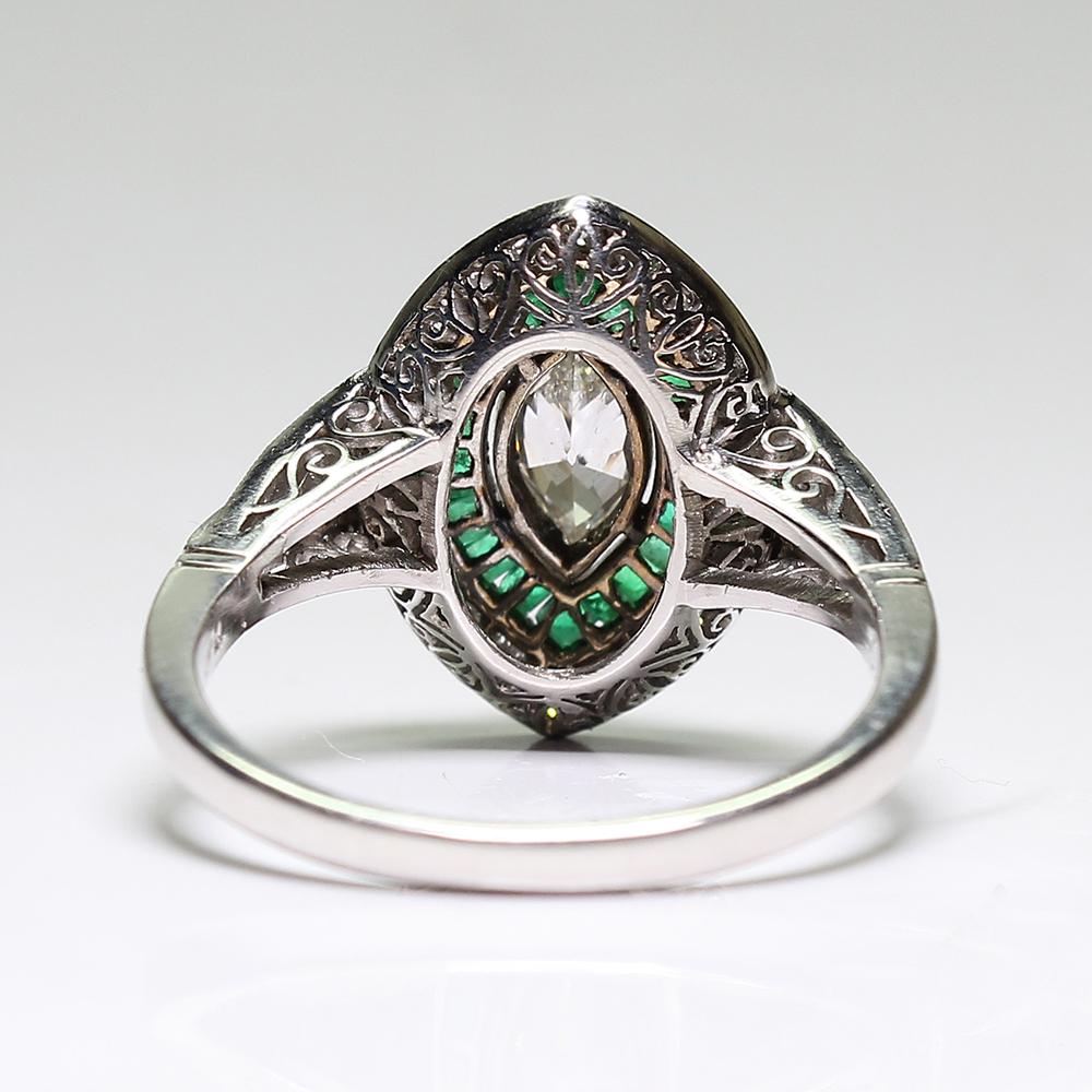 Antique Art Deco Platinum Diamond and Emerald Ring In New Condition In Miami, FL