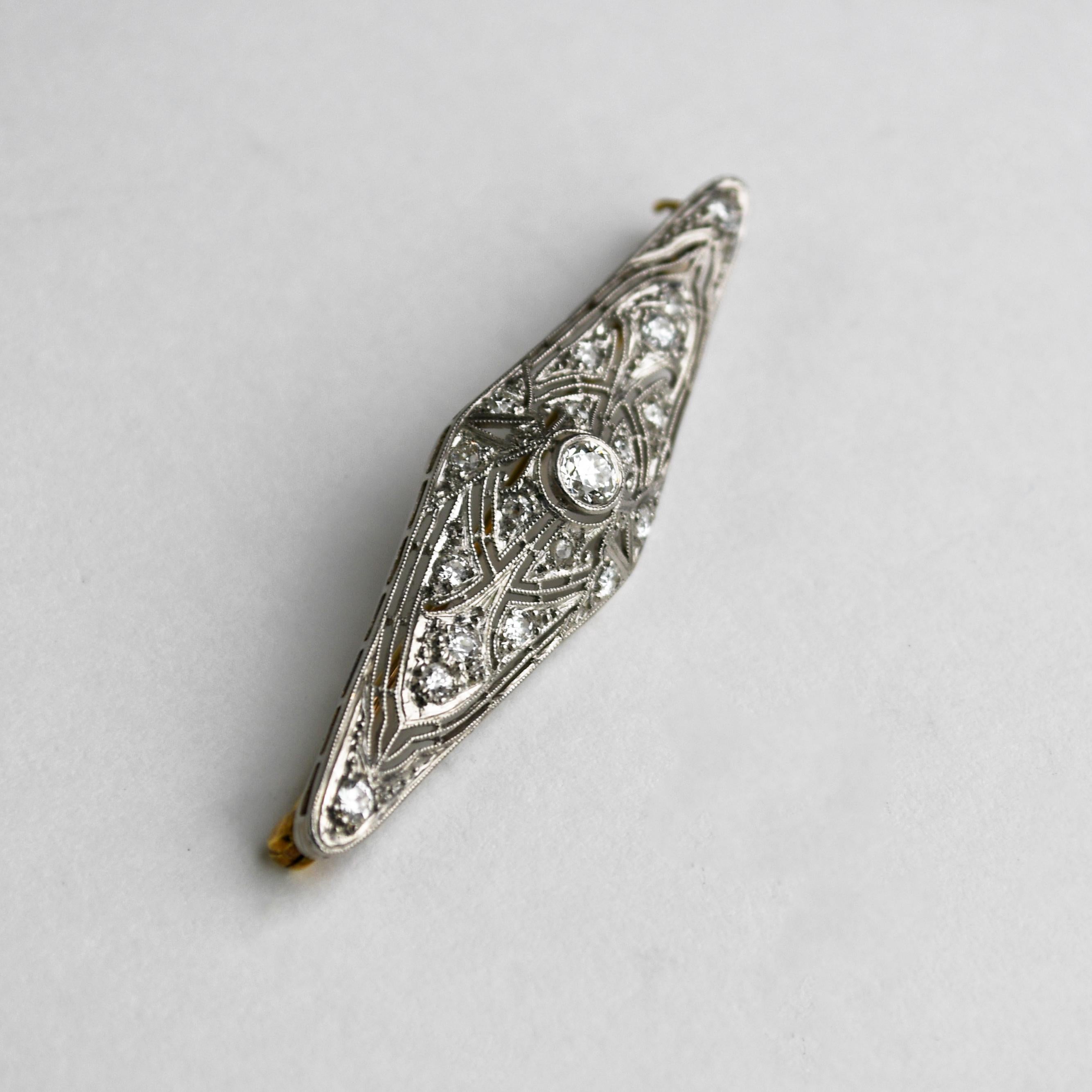 Antiguo broche Art Déco de platino y diamantes 0,75 ct Corte europeo antiguo en venta