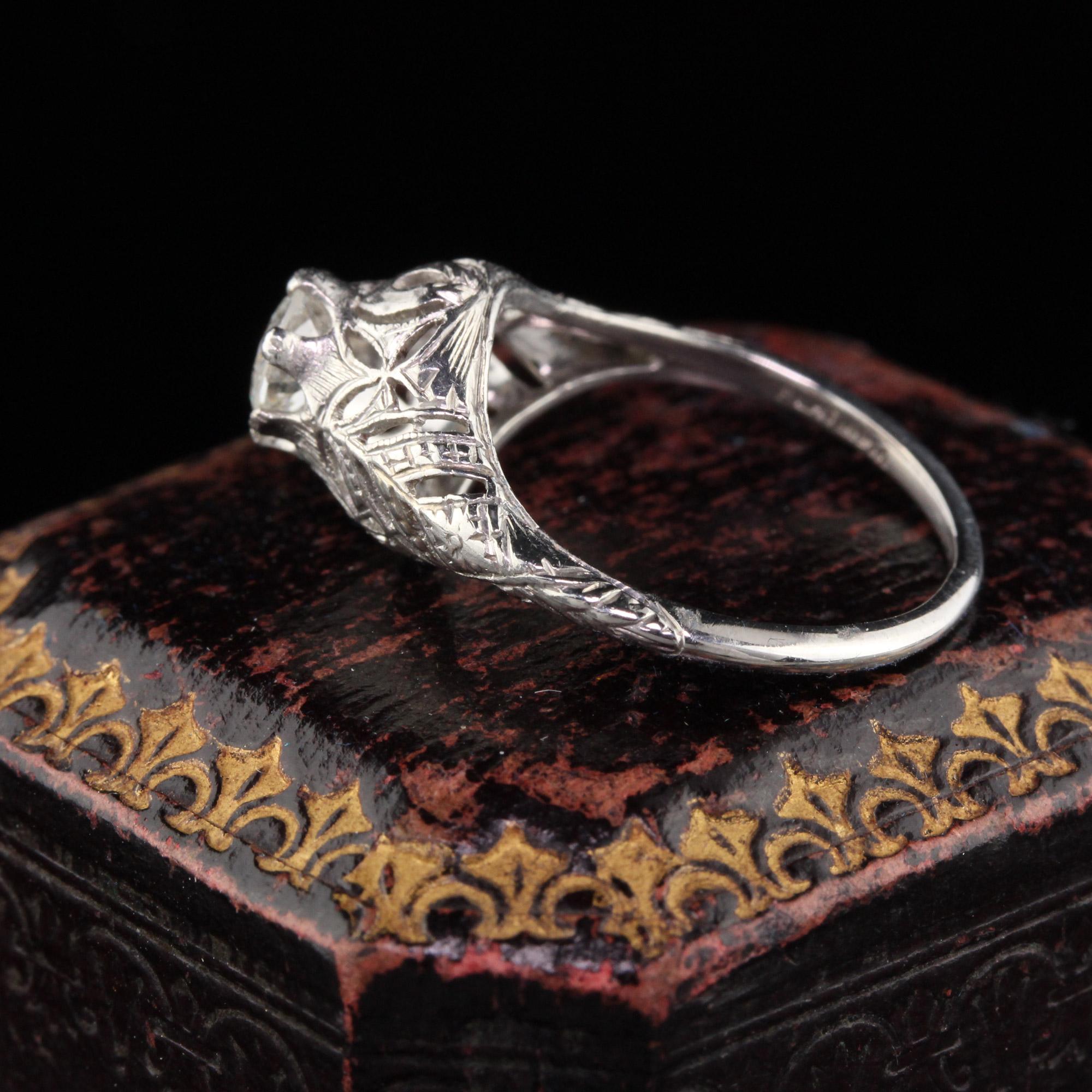 Round Cut Antique Art Deco Platinum Diamond Engagement Ring For Sale